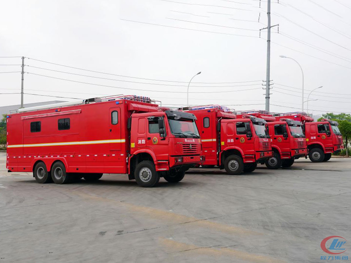 重汽六驅(qū)越野型炊事車