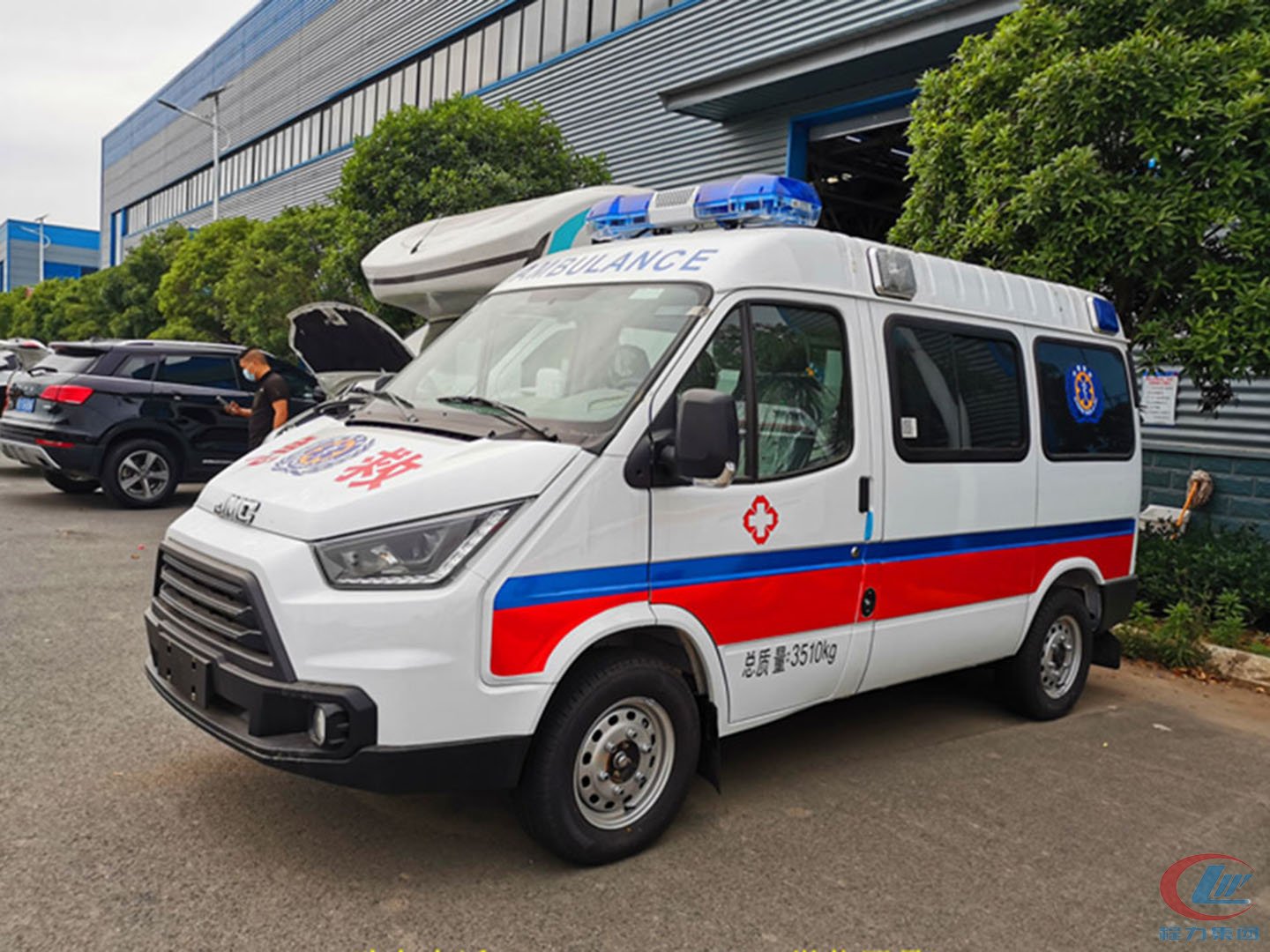國(guó)六江鈴特順短軸中頂救護(hù)車(chē)