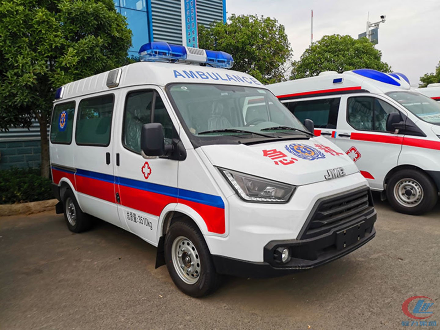 國(guó)六江鈴特順短軸中頂救護(hù)車(chē)