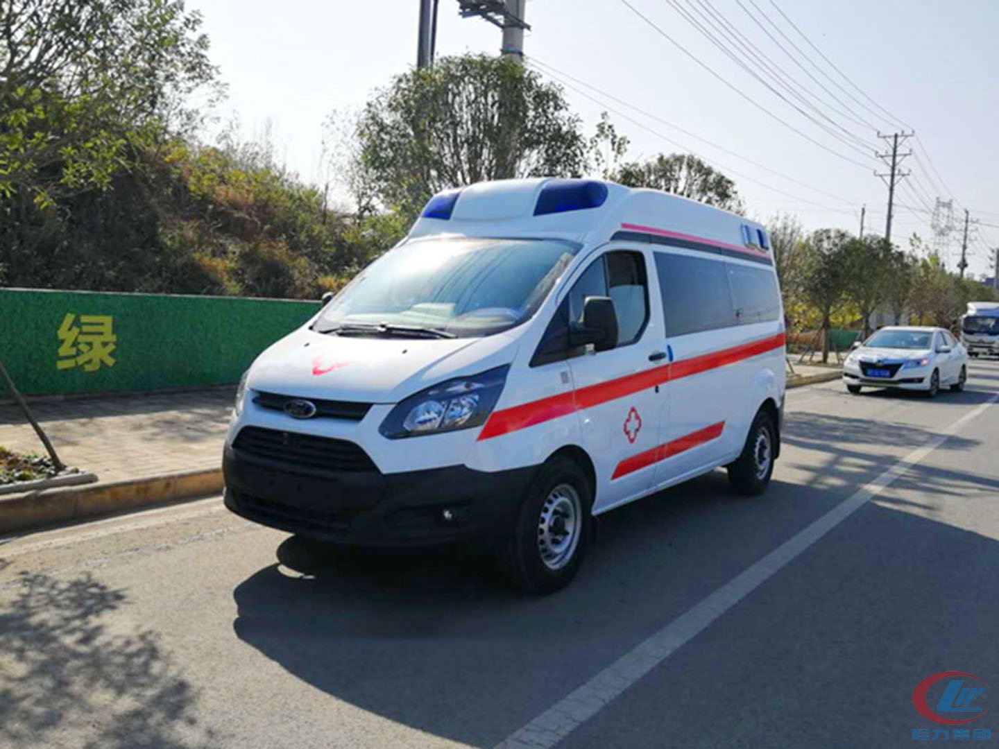 國六福特V362中軸中頂救護(hù)車