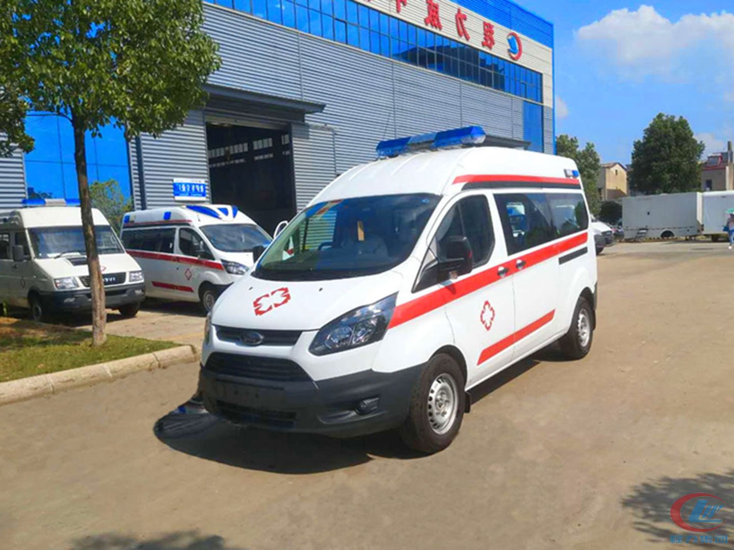 國(guó)六福特V362短軸中頂救護(hù)車