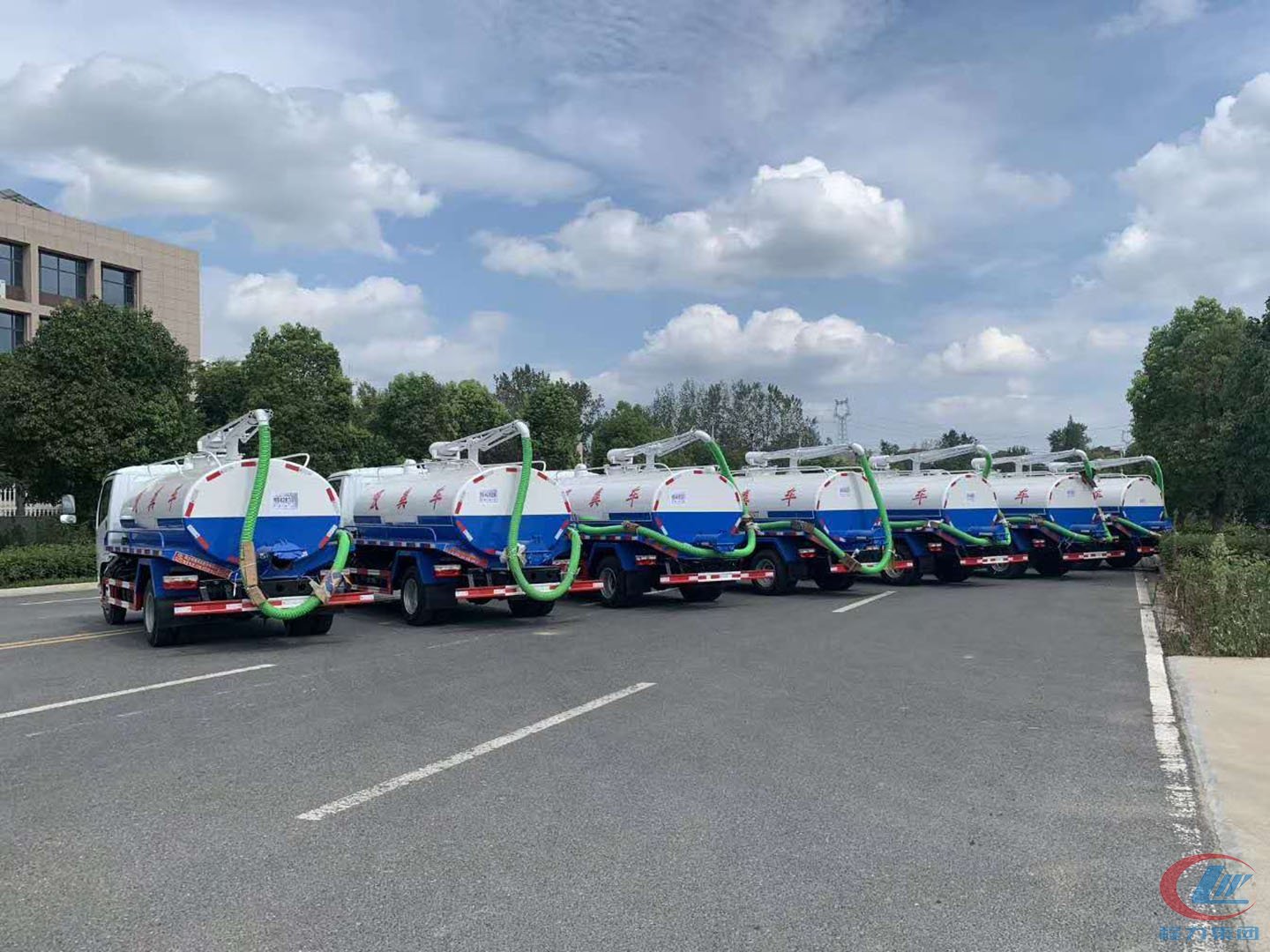 程力集團國六東風多利卡吸糞車批量發(fā)往內(nèi)蒙古