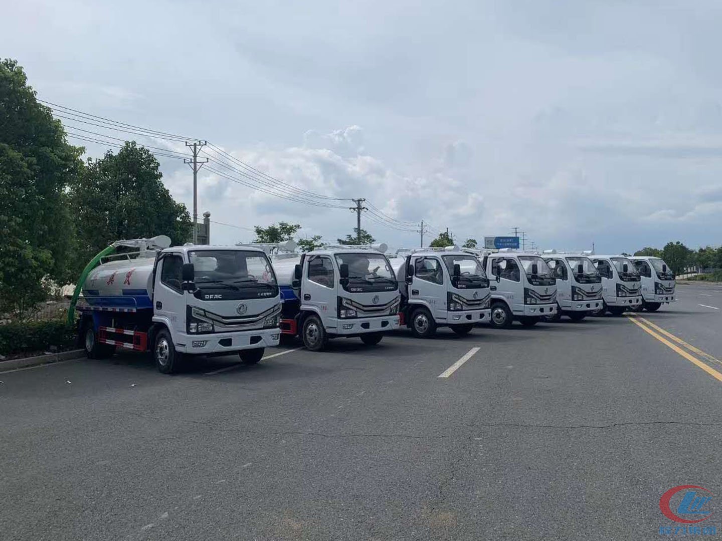 程力集團國六東風多利卡吸糞車批量發(fā)往內(nèi)蒙古