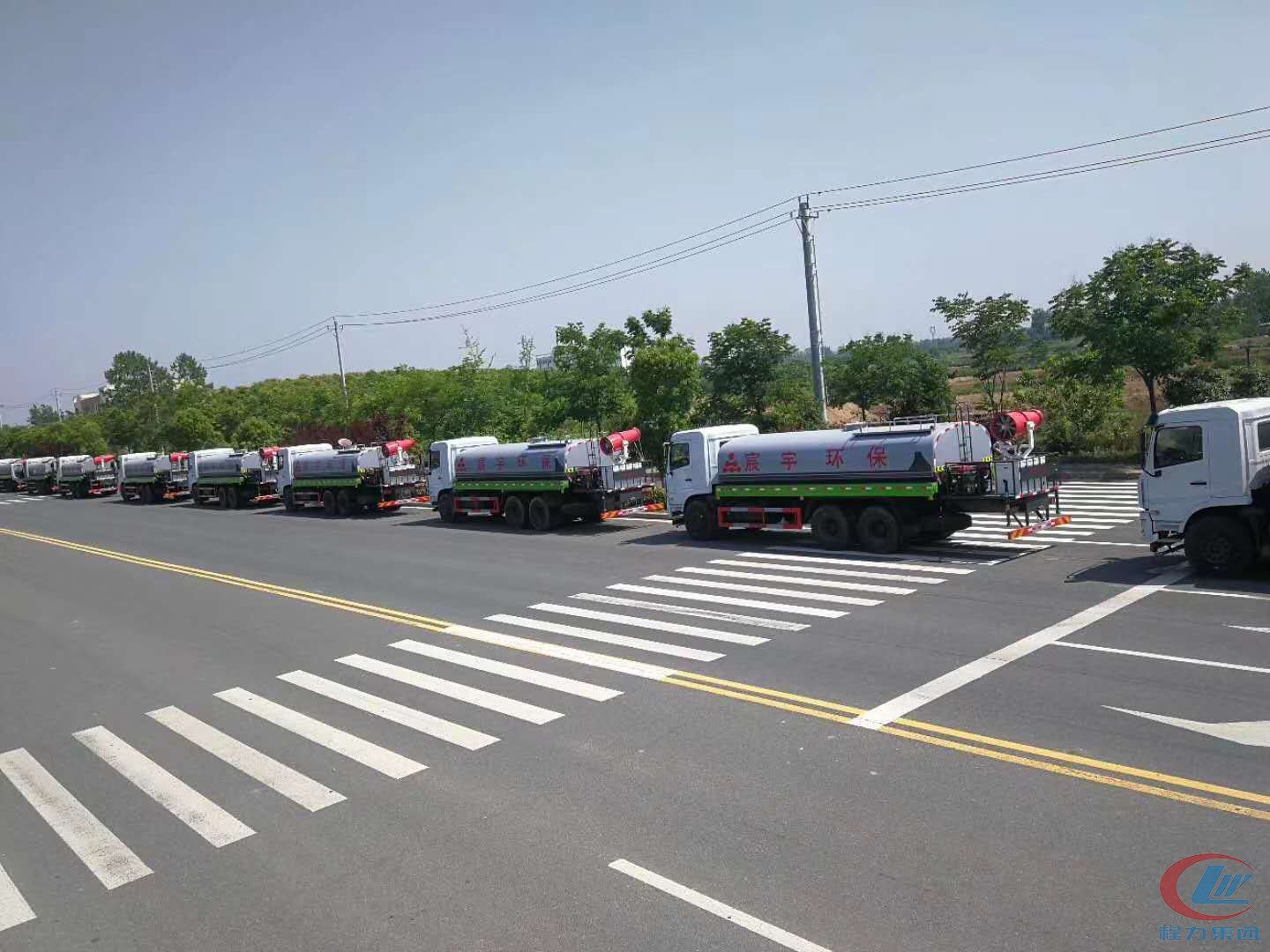程力集團(tuán)國六東風(fēng)D3L后雙橋抑塵灑水車十臺齊發(fā)