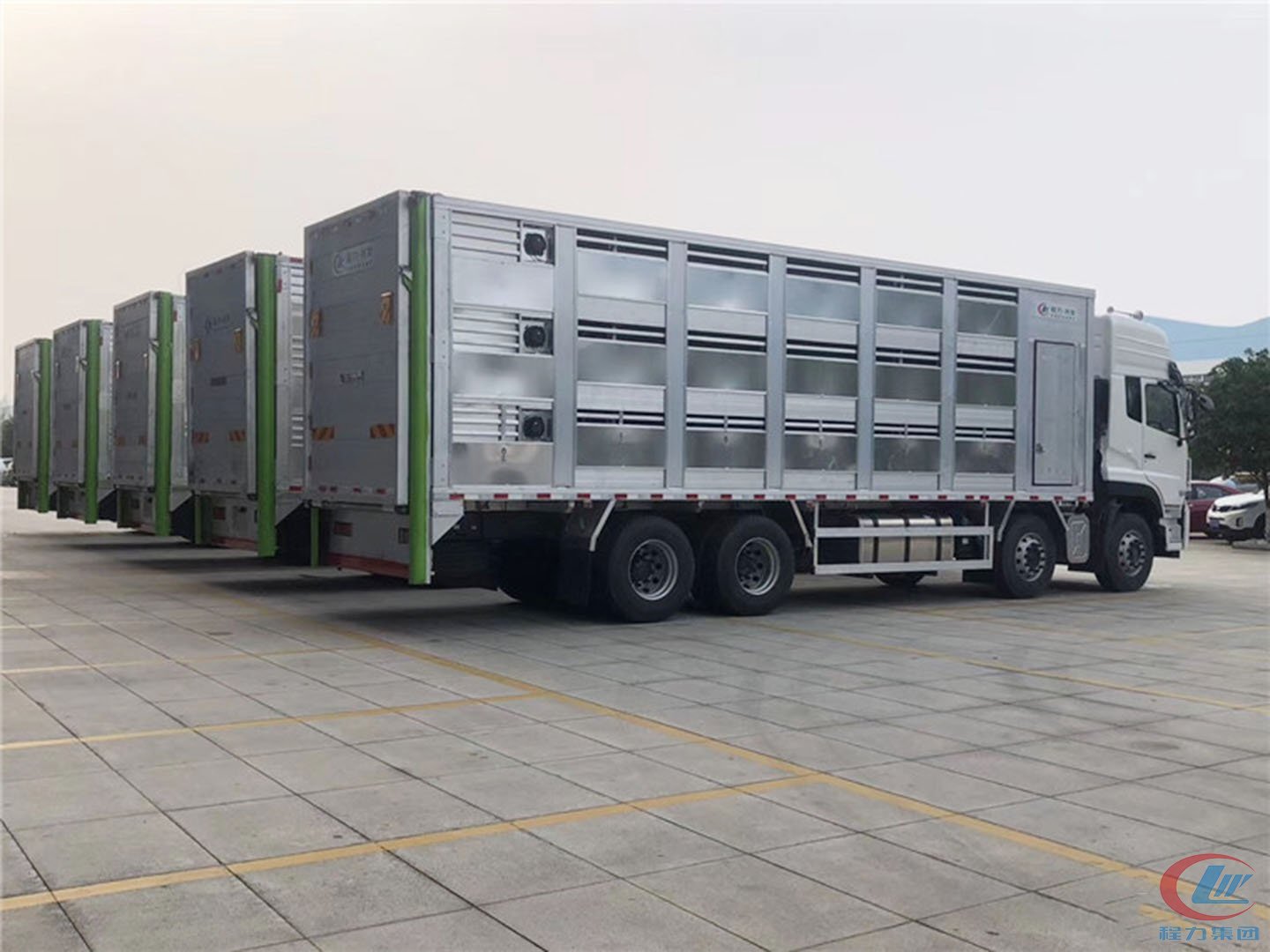 東風(fēng)天龍前四后八9.6米全鋁合金恒溫運(yùn)豬車(chē)