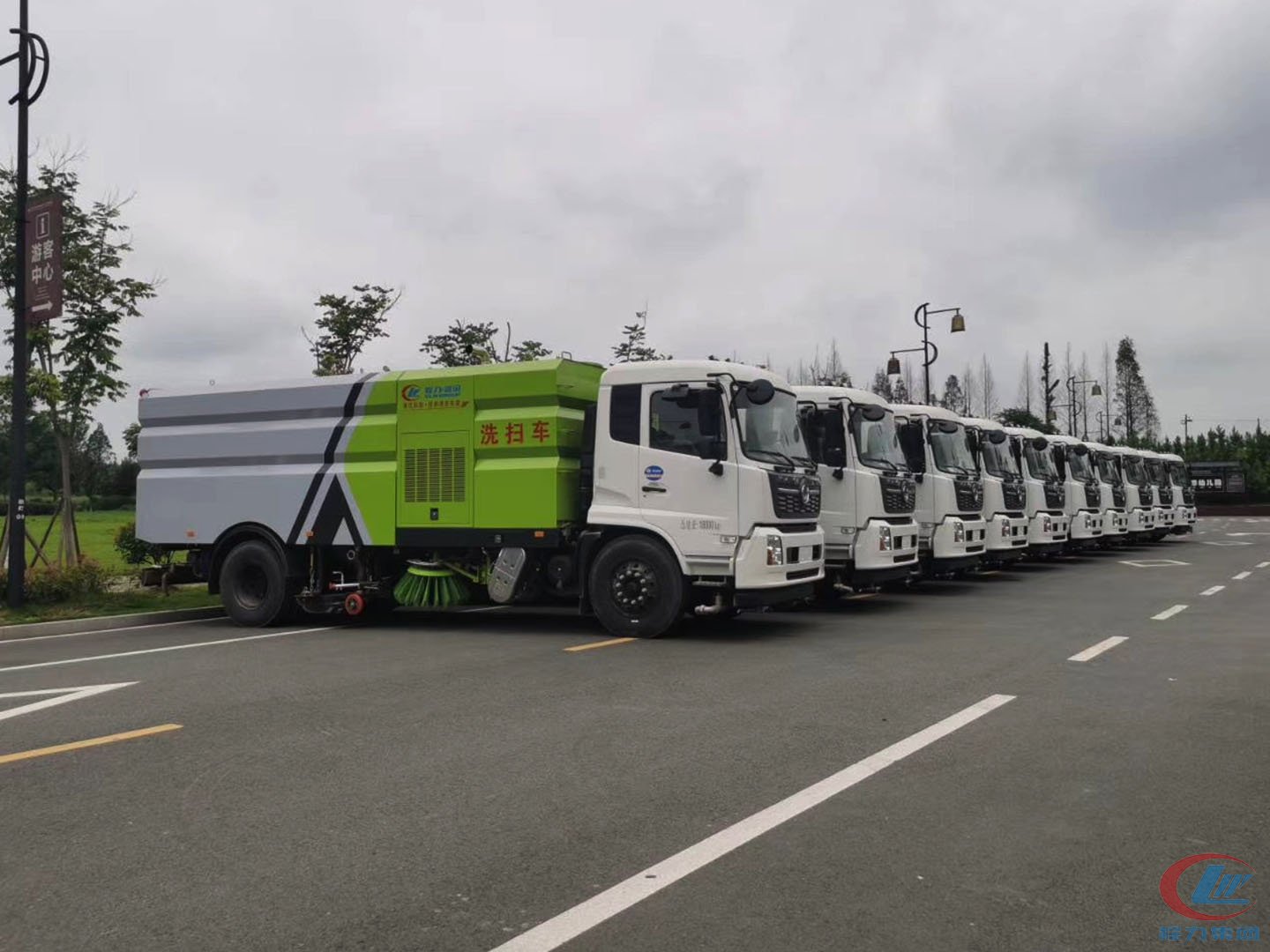 程力集團(tuán)東風(fēng)天錦洗掃車批量交車