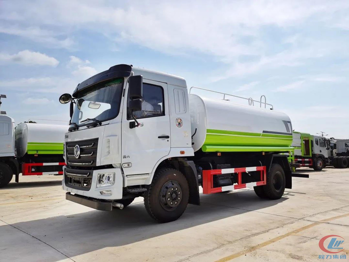 國(guó)六東風(fēng)華神F5灑水車(chē)
