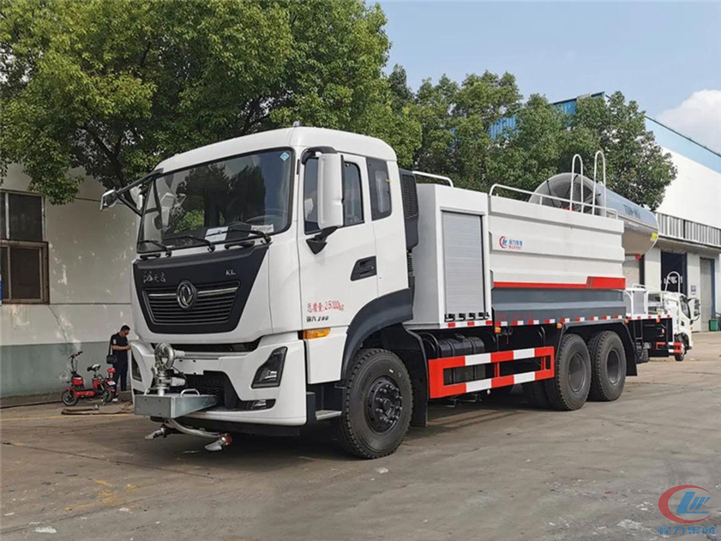 東風(fēng)天龍后雙橋抑塵車