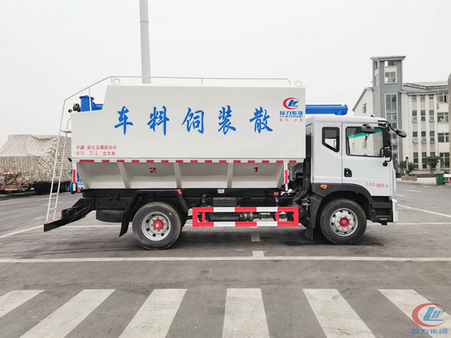 東風(fēng)多利卡D9國(guó)六散裝飼料運(yùn)輸車