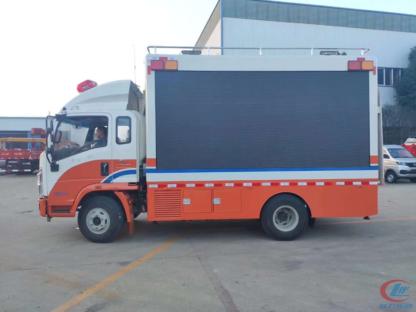 國六重汽豪沃人防應(yīng)急宣傳車