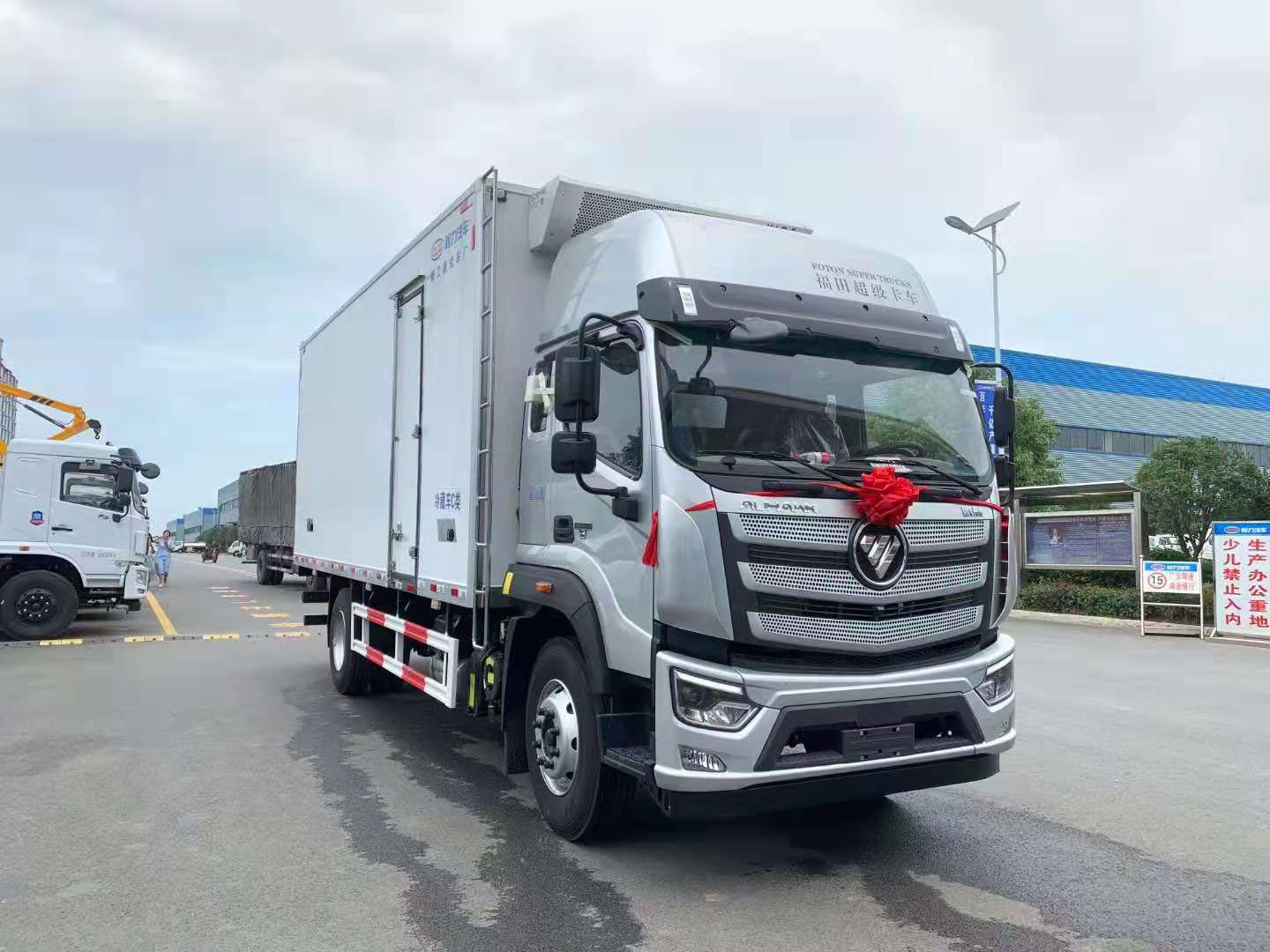 國(guó)六福田歐航高頂雙臥6.6米冷藏車(chē)