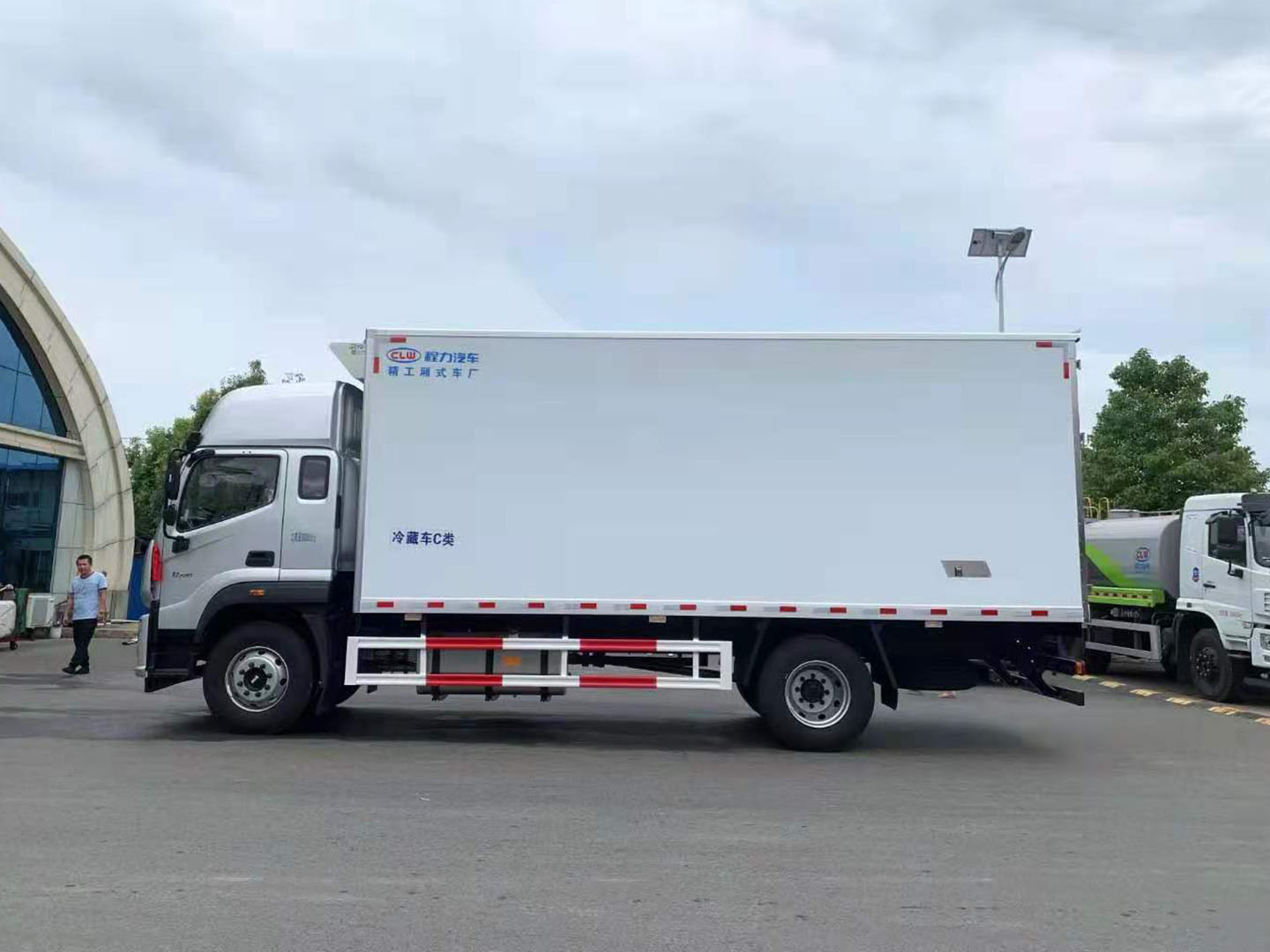 國(guó)六福田歐航高頂雙臥6.6米冷藏車(chē)