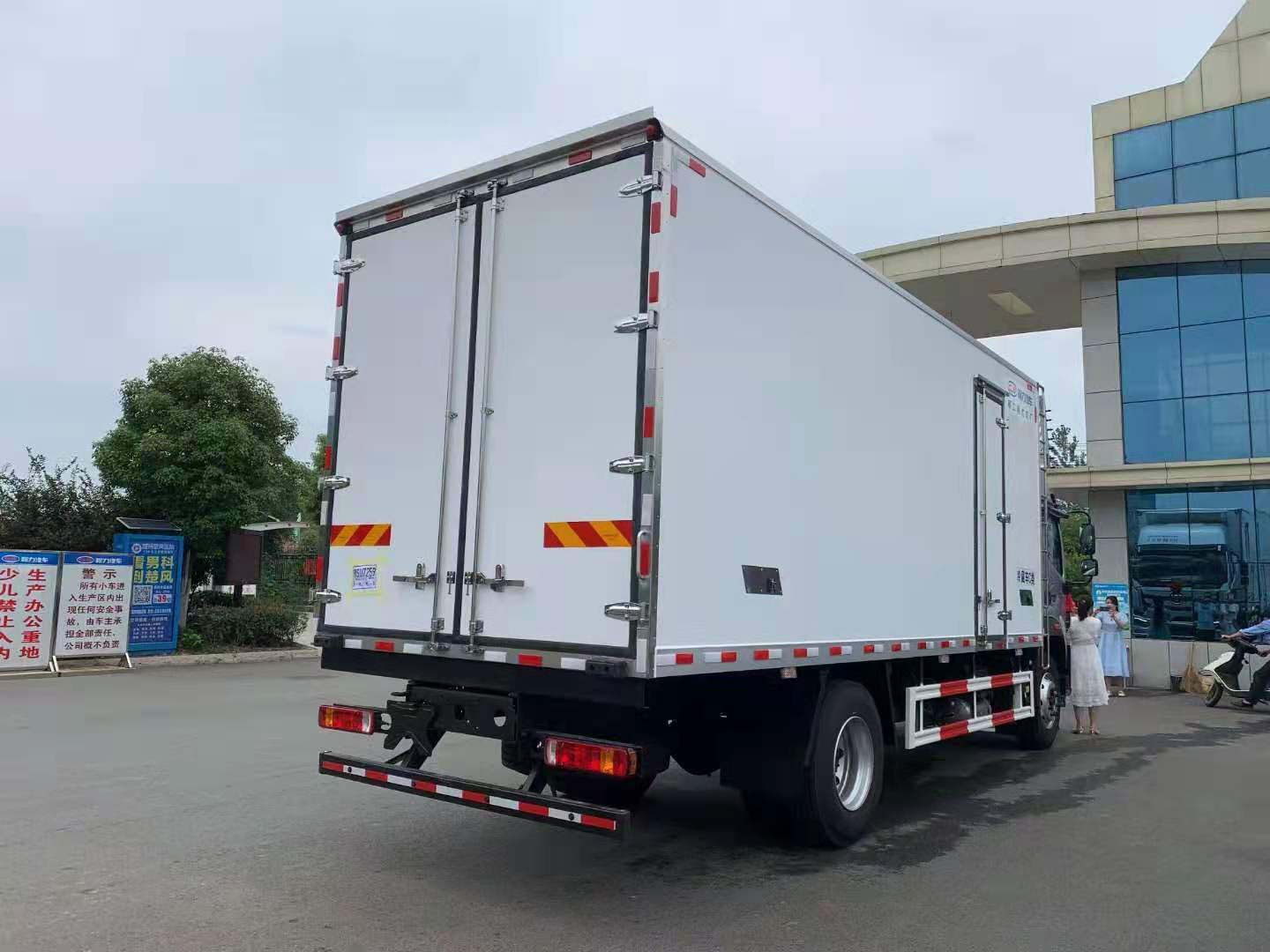 國(guó)六福田歐航高頂雙臥6.6米冷藏車(chē)
