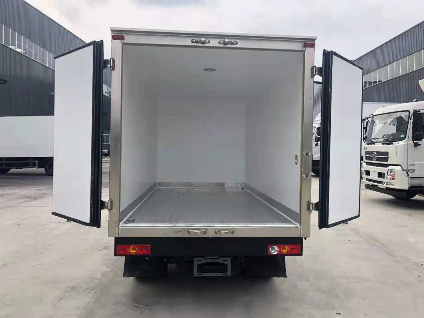 國(guó)六福田祥菱V1冷藏車