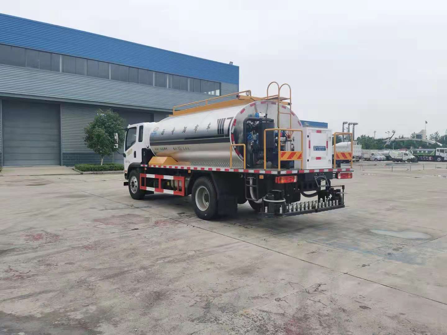 國(guó)六解放9.3立方智能型瀝青灑布車