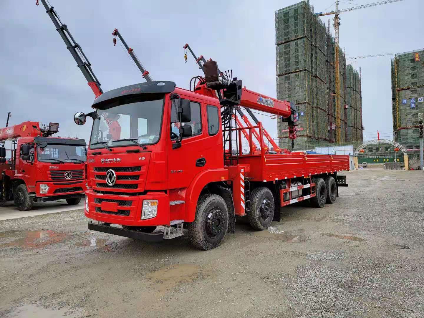 國(guó)六東風(fēng)錦程V6前四后八隨車(chē)吊