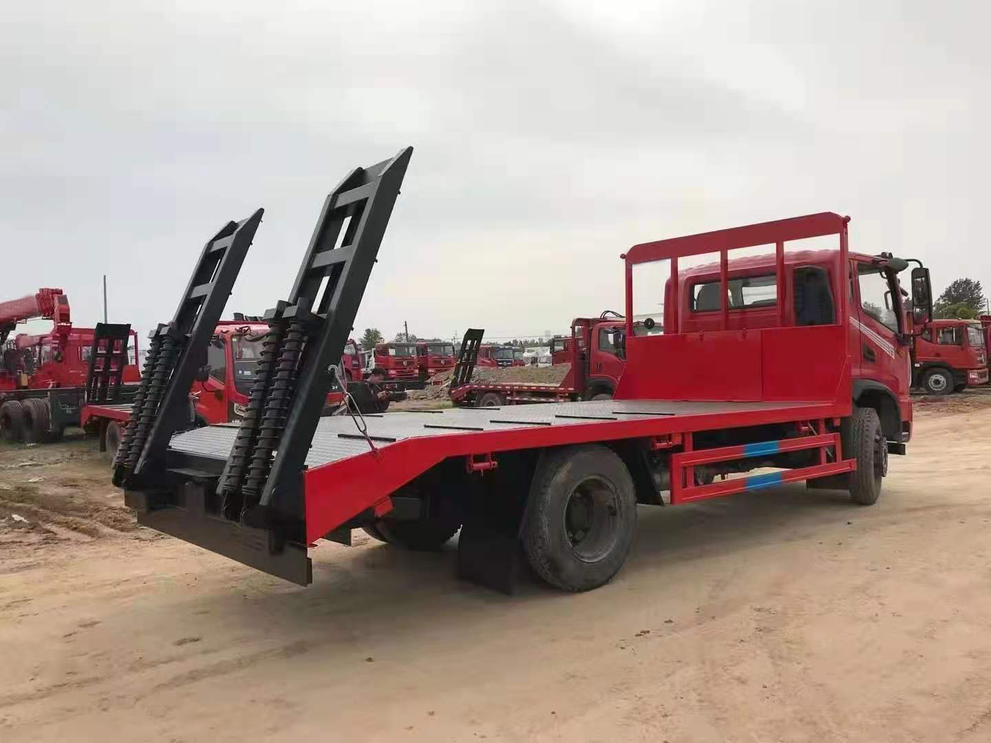 國(guó)六東風(fēng)華神T3單橋平板運(yùn)輸車(chē)圖片
