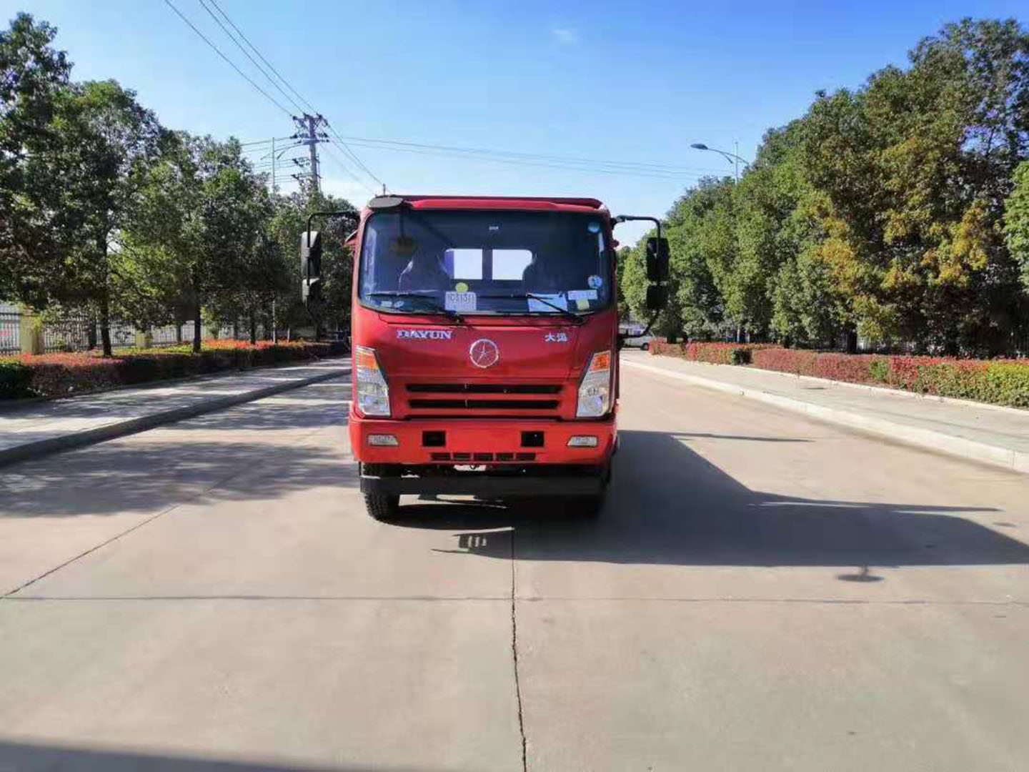 國(guó)六成都大運(yùn)黃牌平板運(yùn)輸車(chē)圖片