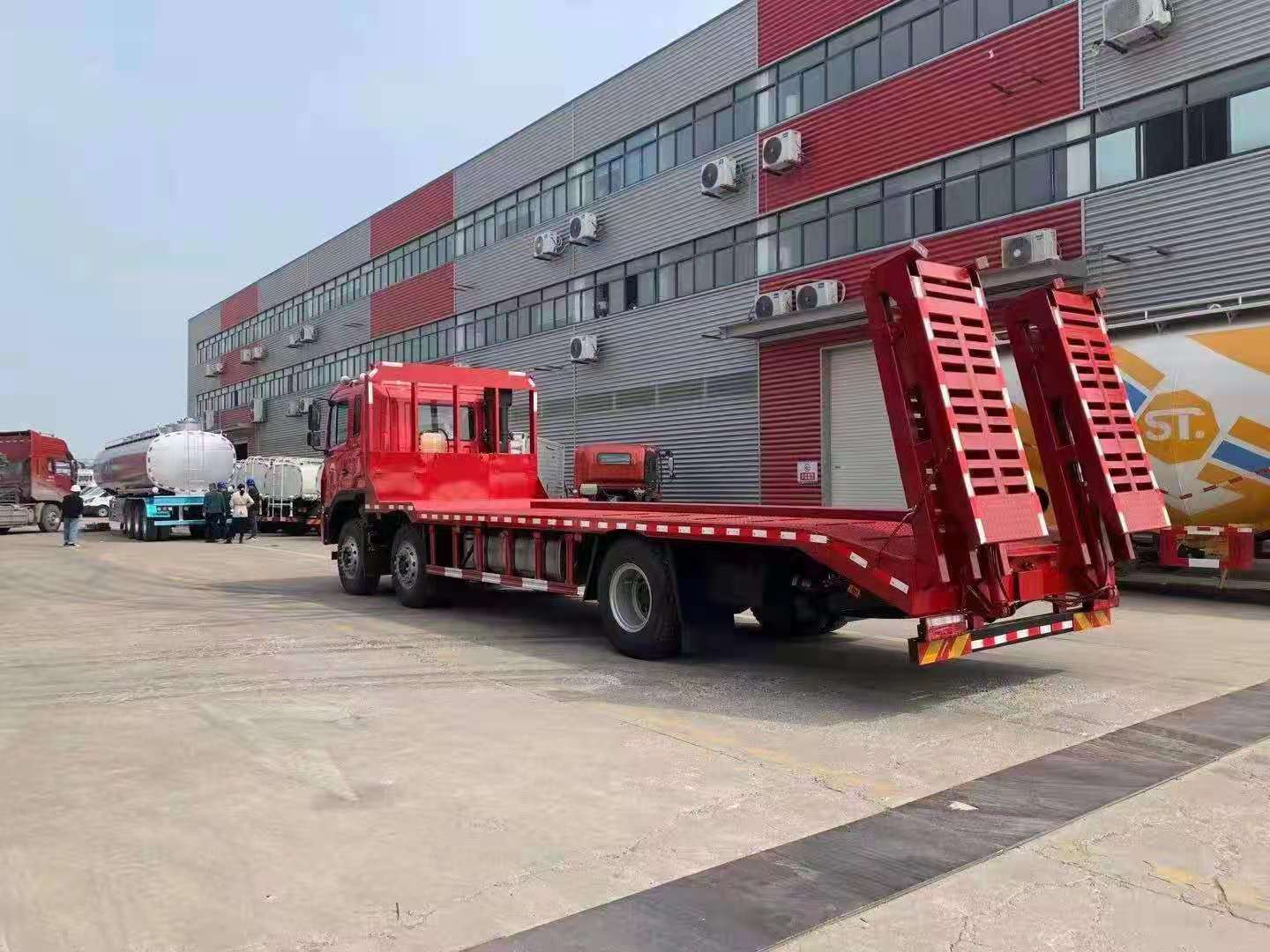國(guó)六江淮小三軸平板車(chē)