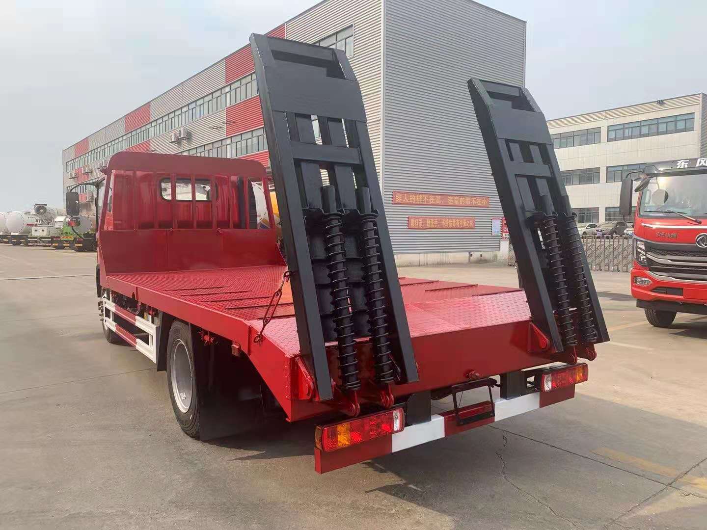 國(guó)六解放虎V平板車(chē)運(yùn)輸車(chē)