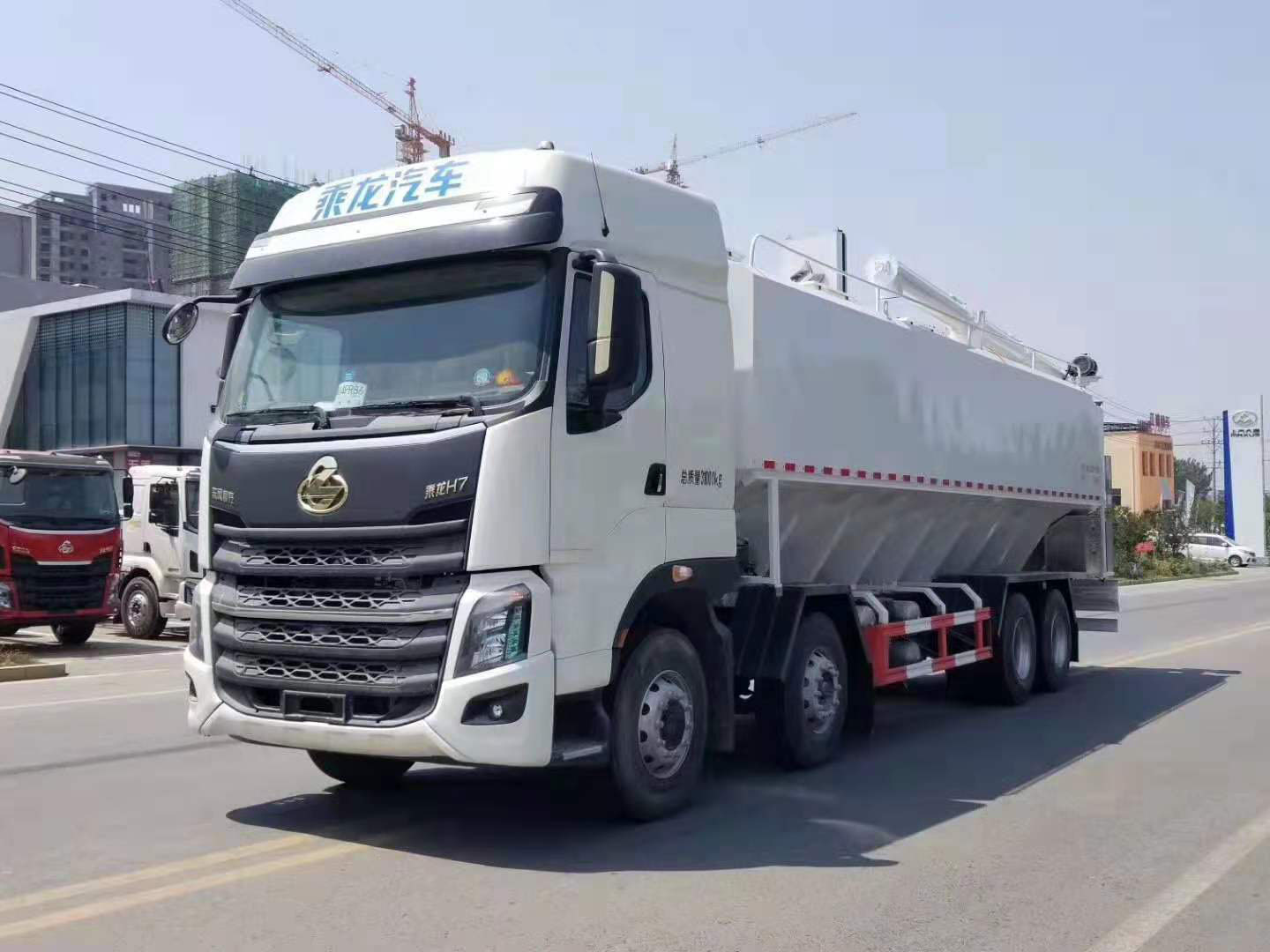 國(guó)六東風(fēng)柳汽乘龍前四后八40方散裝飼料車