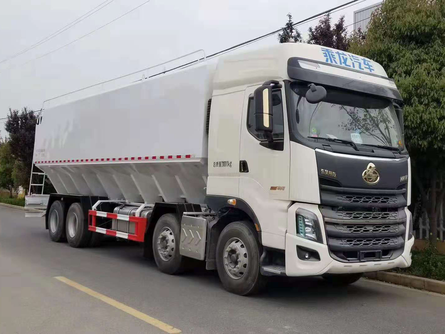 國(guó)六東風(fēng)柳汽乘龍前四后八40方散裝飼料車