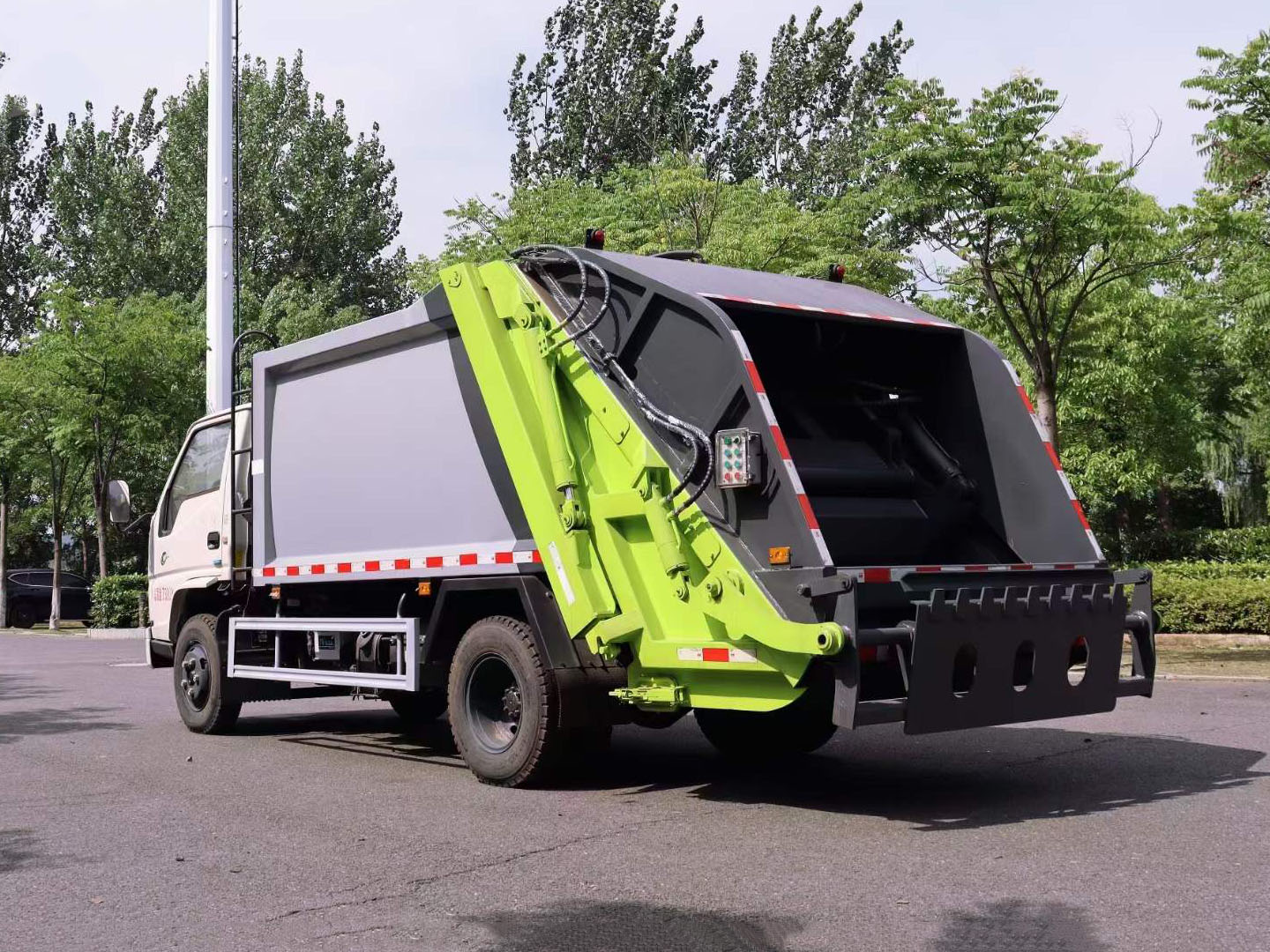 國(guó)六江鈴順達(dá)6方壓縮垃圾車