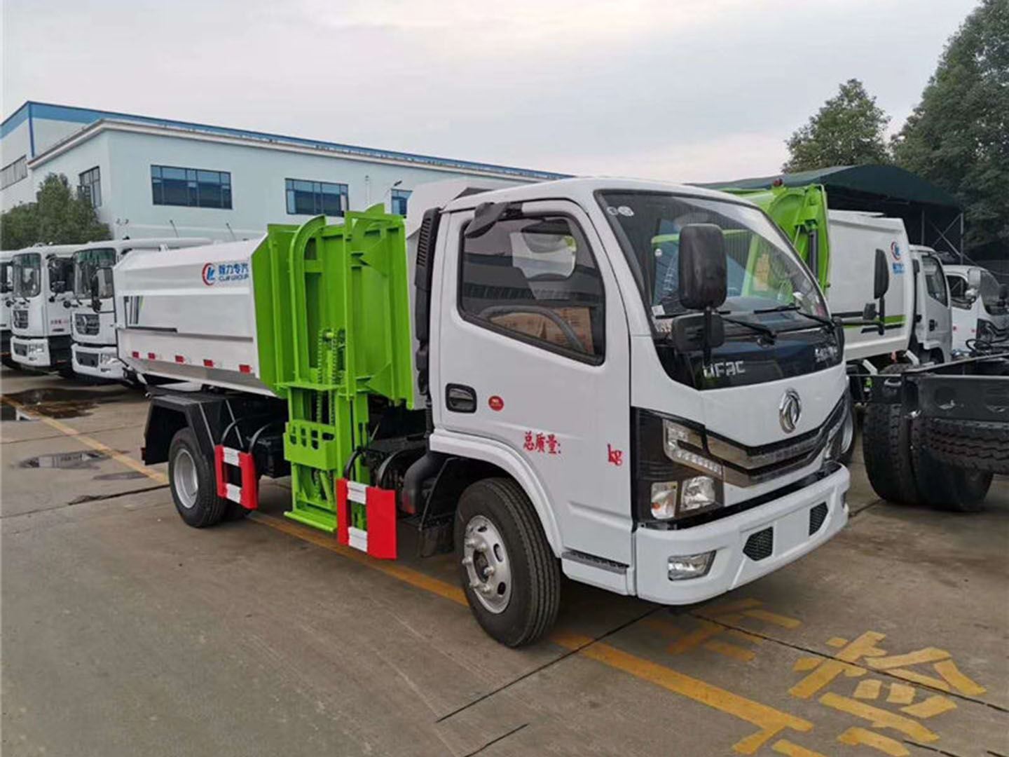 國六東風(fēng)多利卡5方掛桶式垃圾車