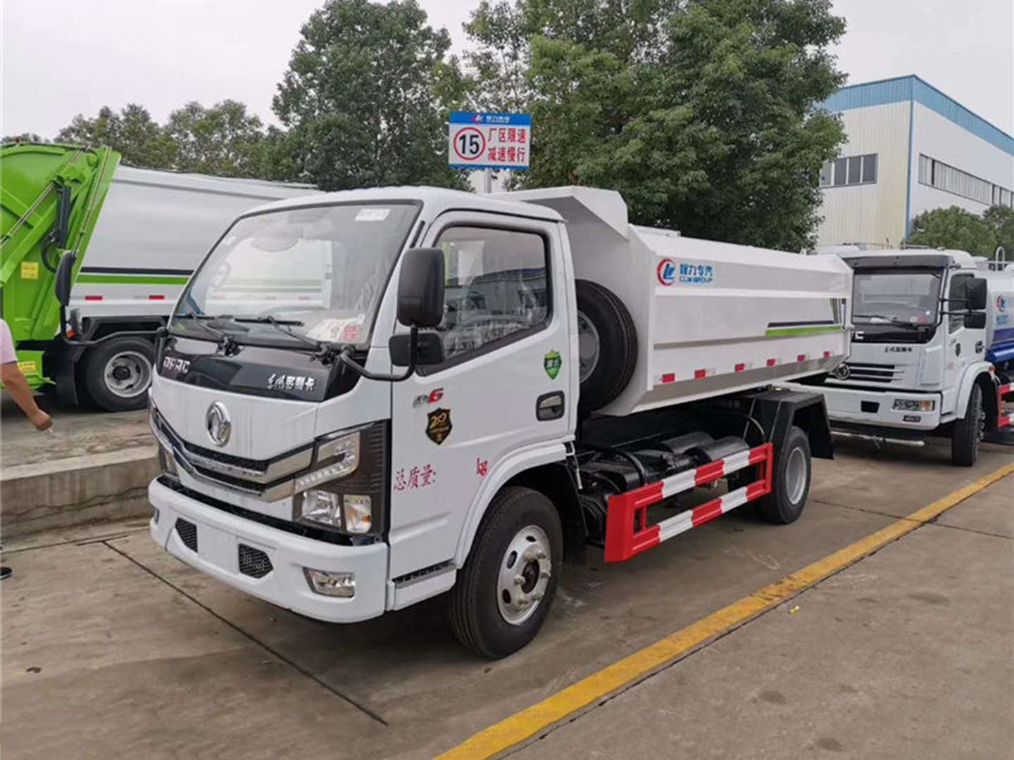 國六東風(fēng)多利卡5方掛桶式垃圾車