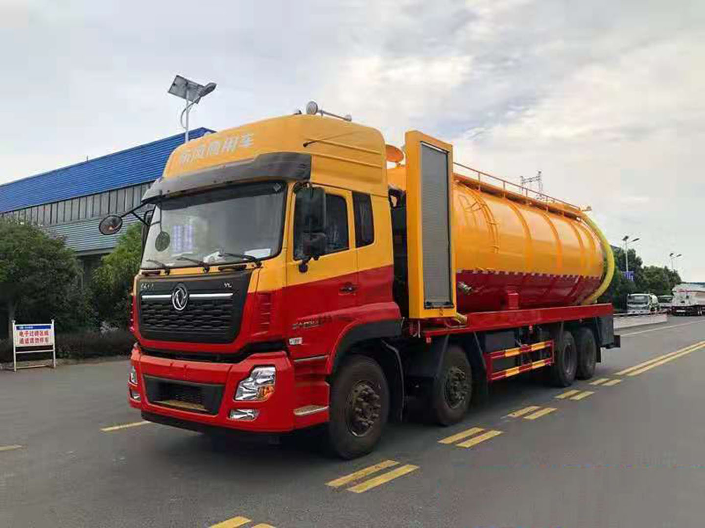 國六東風(fēng)天龍前四后八清洗吸污車