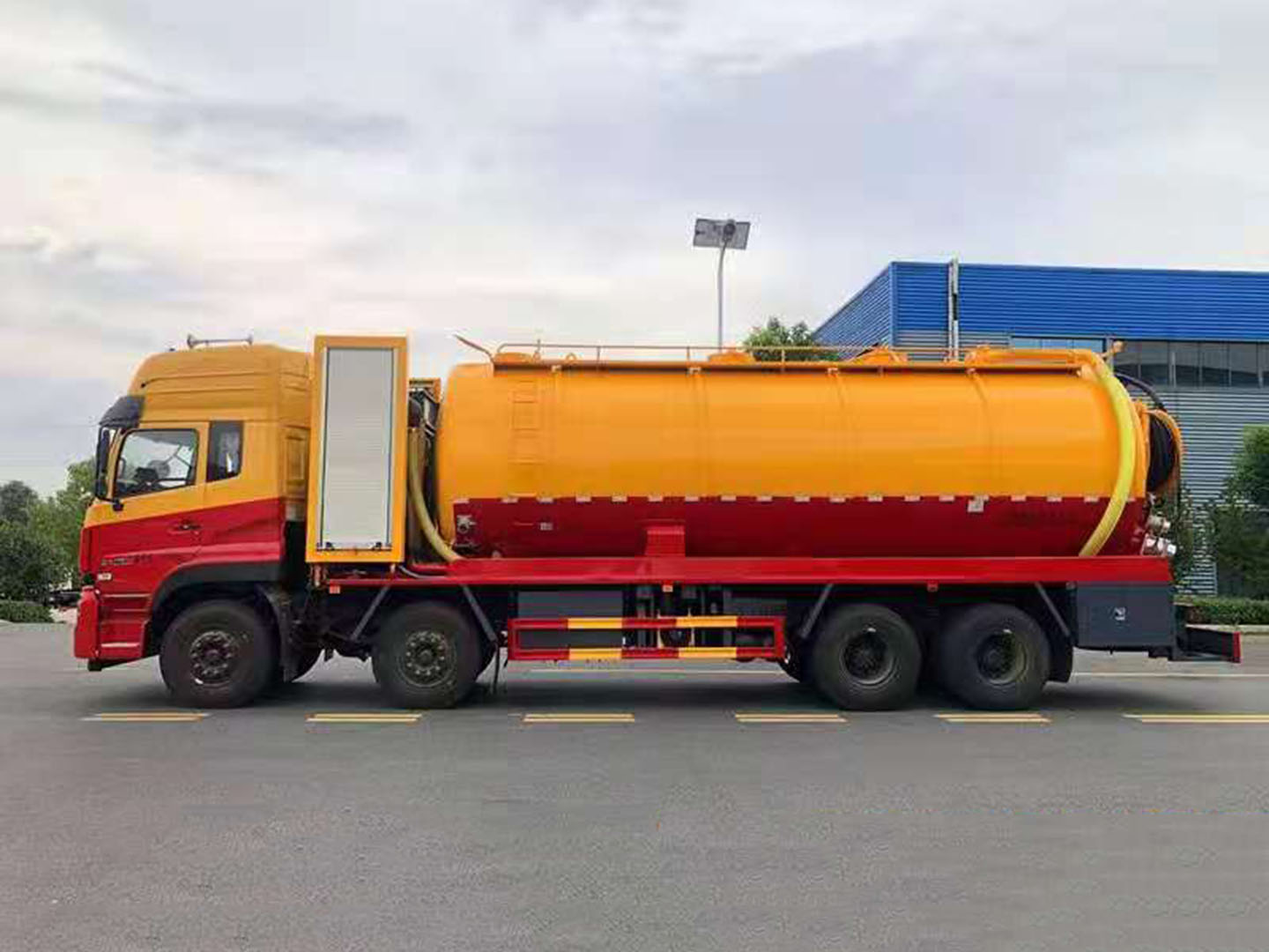 國六東風(fēng)天龍前四后八清洗吸污車