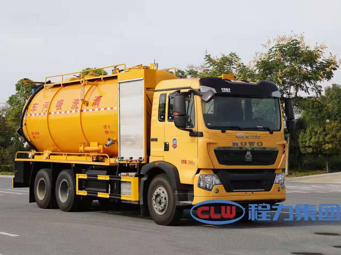 國(guó)六重汽豪沃TX后八輪清洗吸污車