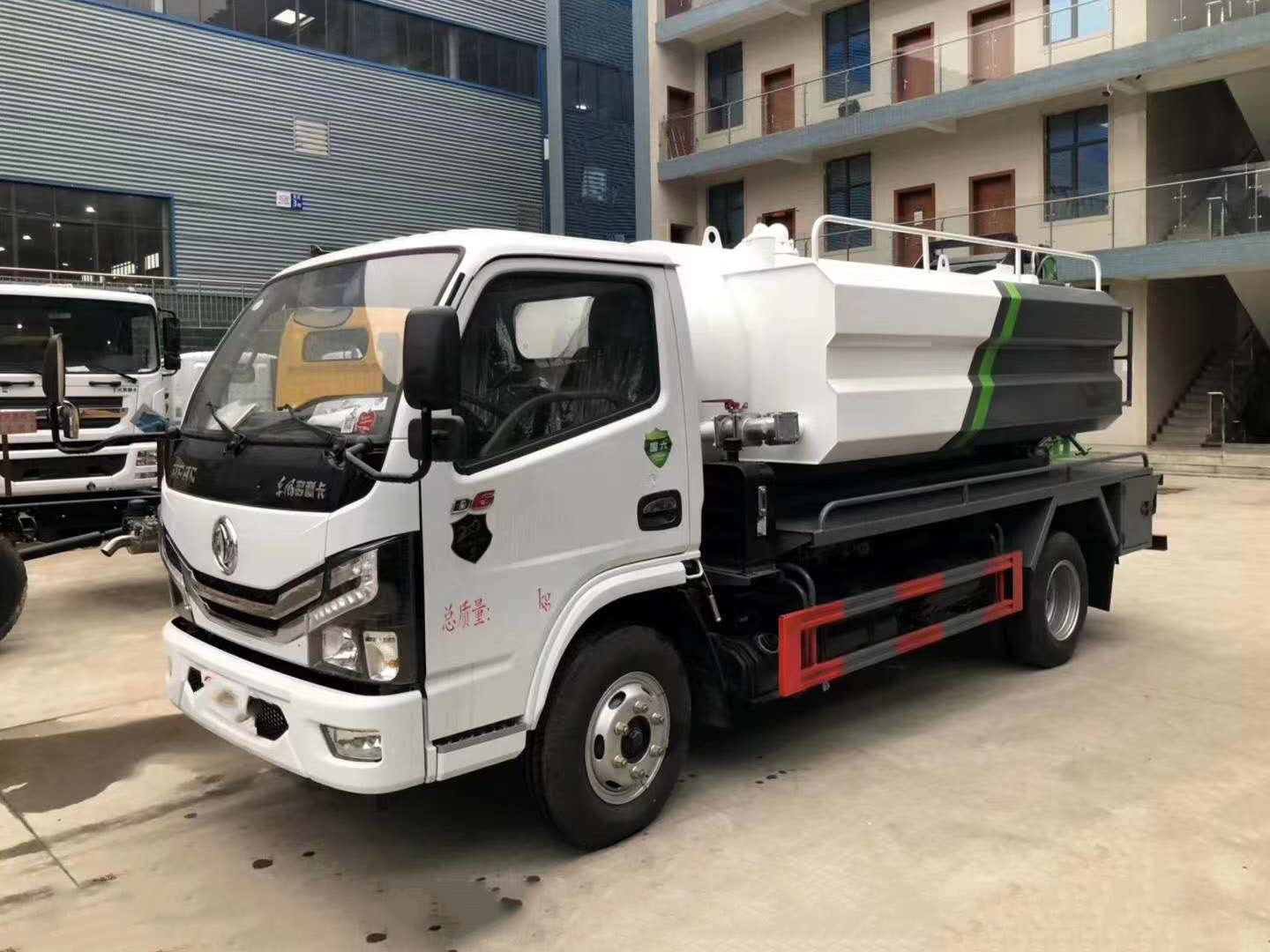 國六東風(fēng)小多利卡藍(lán)牌清洗吸污車