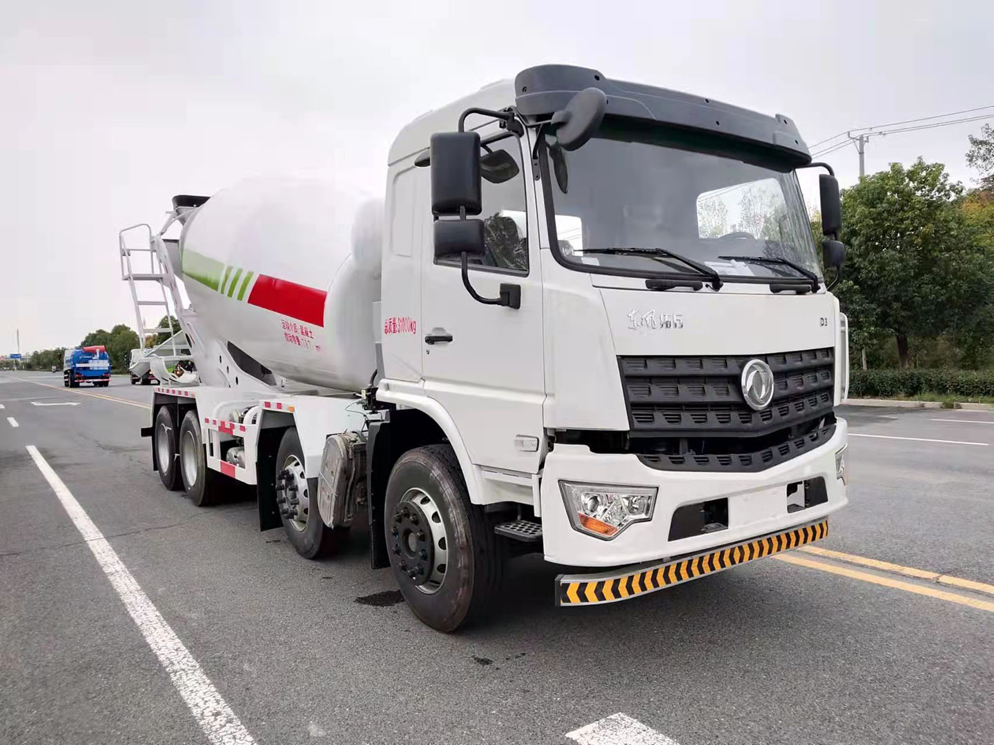 國(guó)六東風(fēng)暢行D3輕量化12方攪拌車(chē)圖片