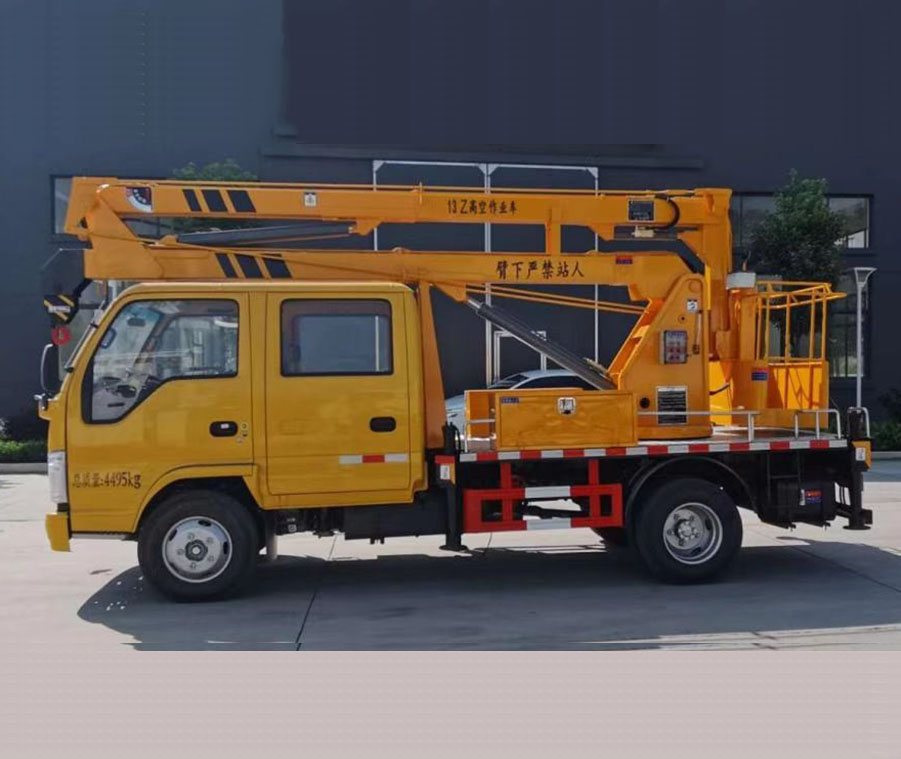 國(guó)六五十鈴13米高空作業(yè)車側(cè)面圖