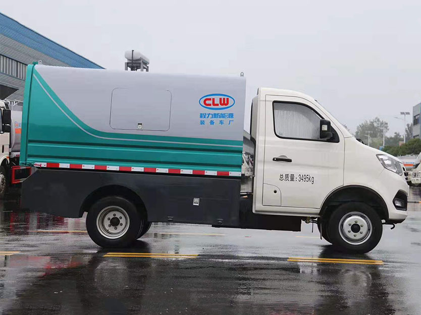 東風(fēng)大多利卡純電動(dòng)護(hù)欄清洗車