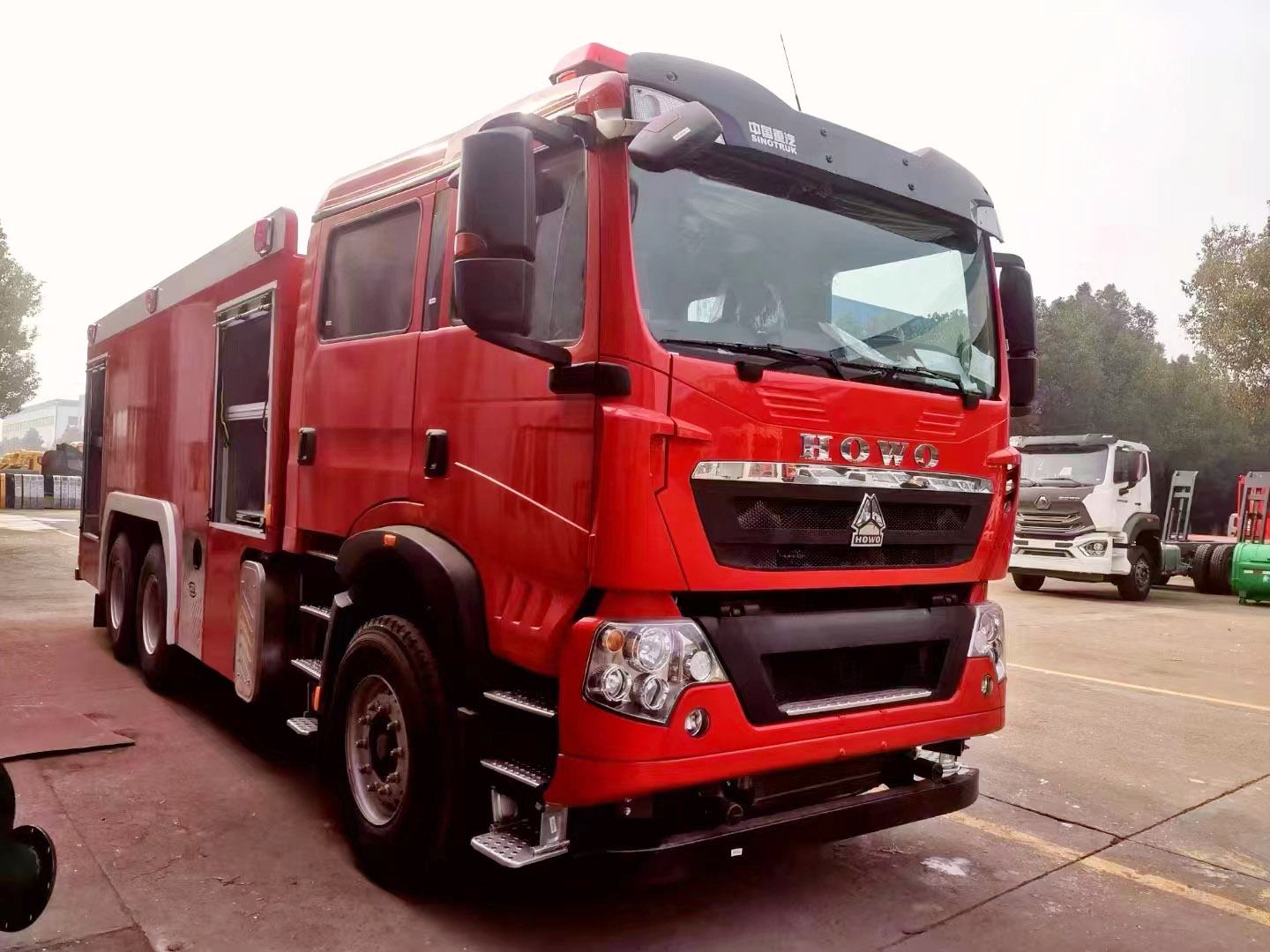 國(guó)六重汽豪沃12噸水罐消防車(chē)