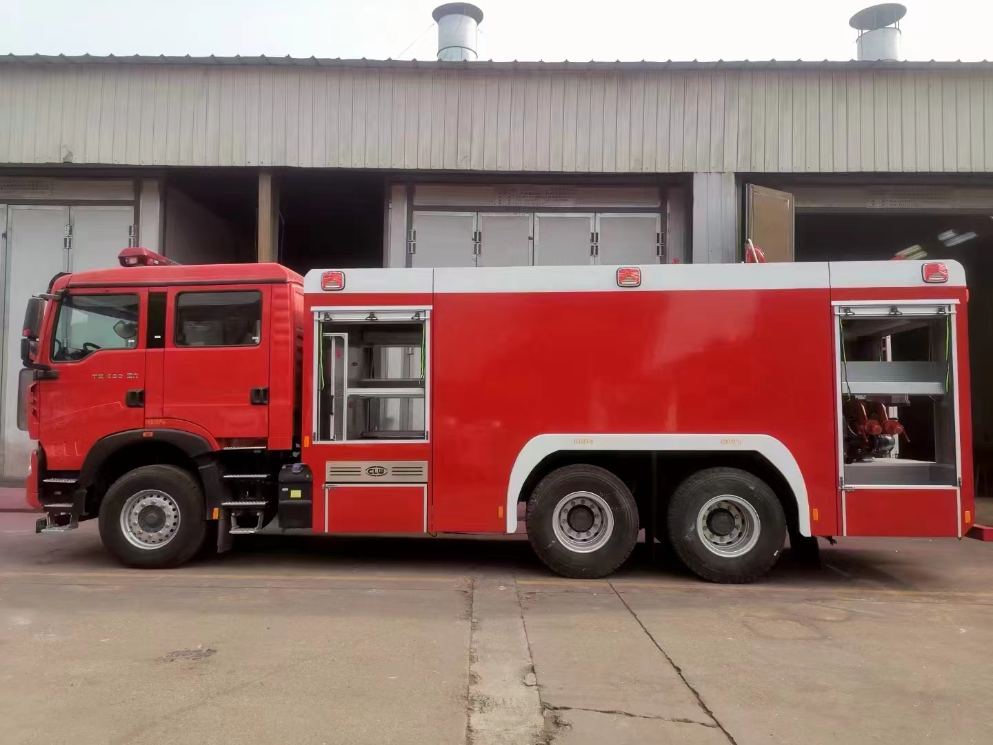 重汽豪沃12噸水罐消防車(chē)