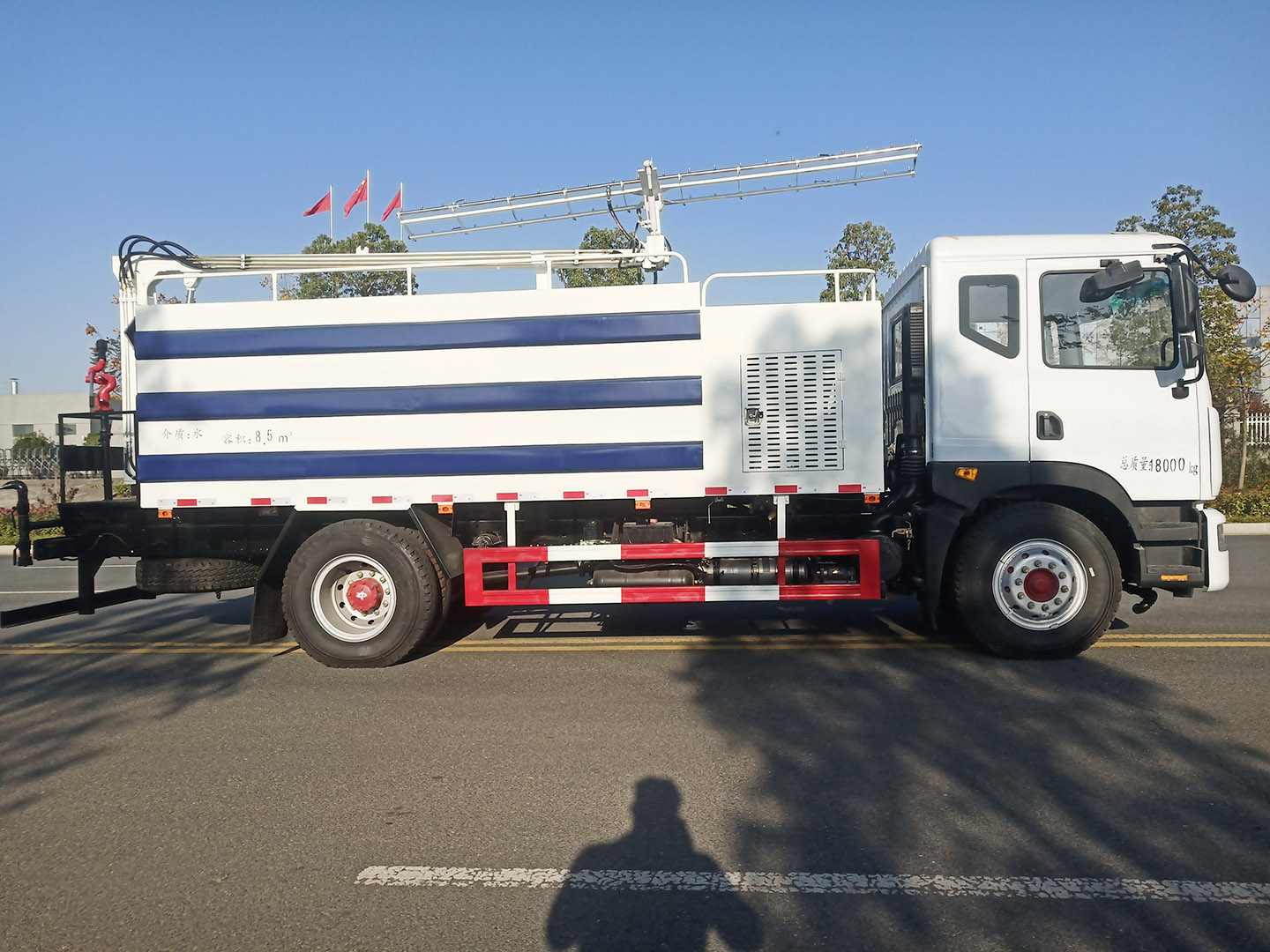 國(guó)六東風(fēng)D9光伏板清洗車