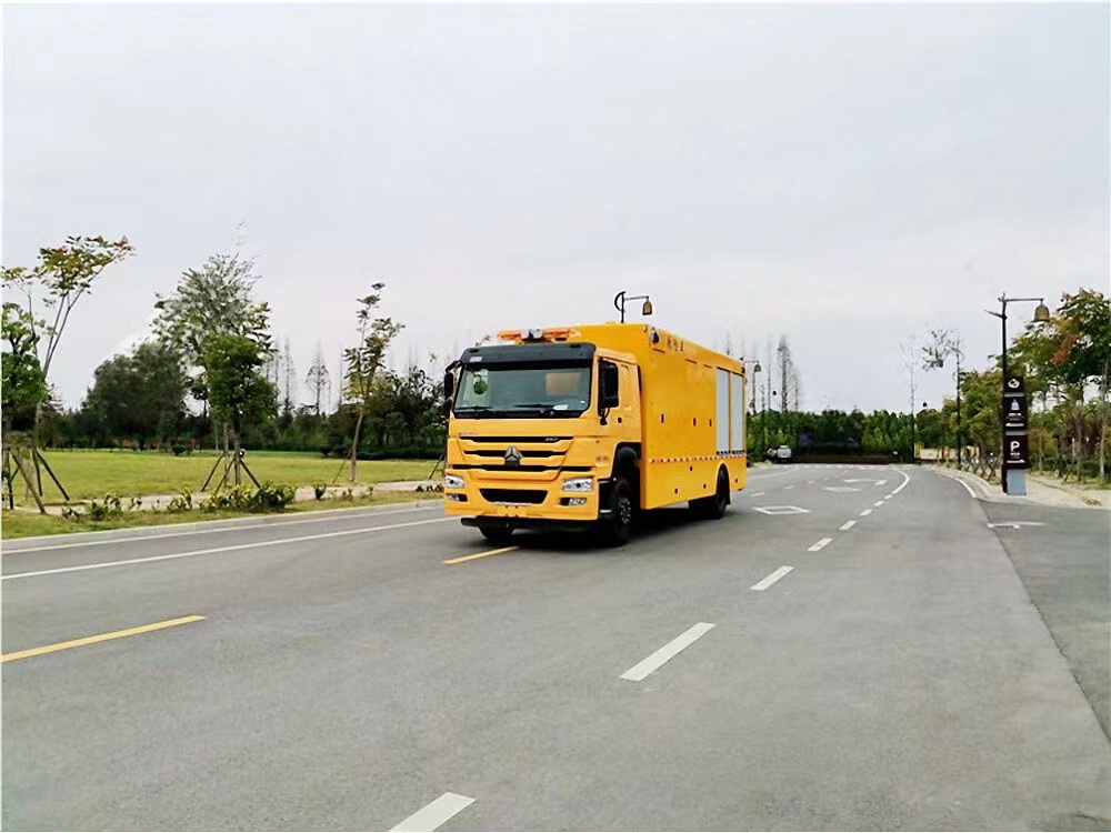 國(guó)六重汽豪沃大流量排水搶險(xiǎn)車(chē)