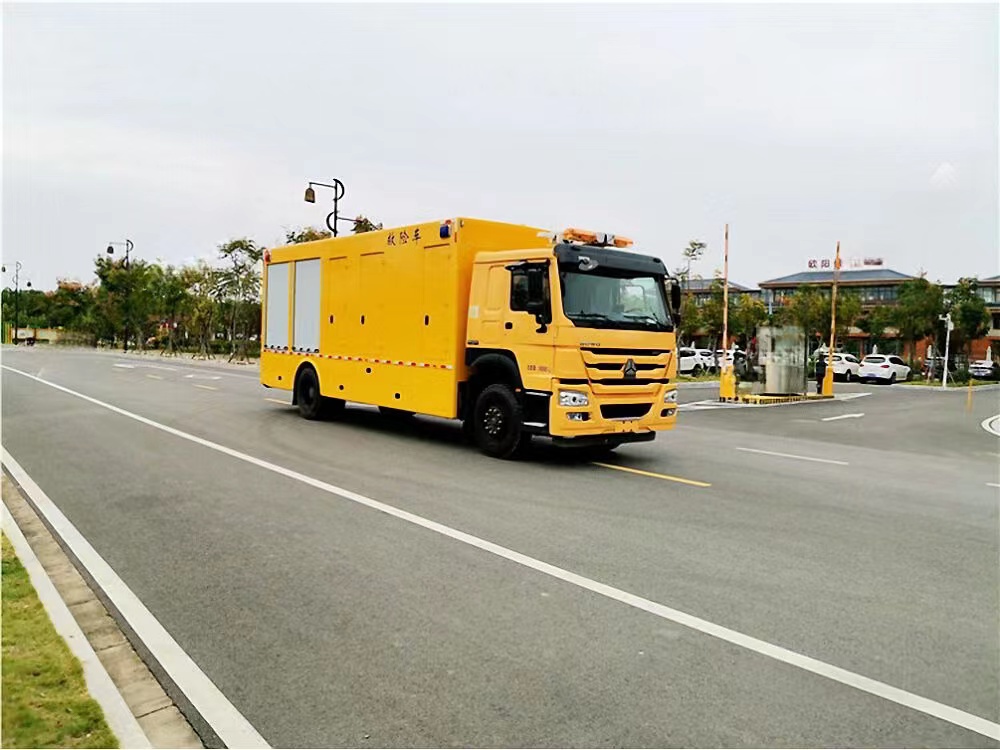國(guó)六重汽豪沃大流量排水搶險(xiǎn)車(chē)
