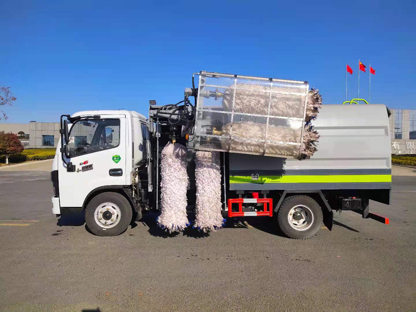 國六東風(fēng)小多利卡中置護(hù)欄清洗車