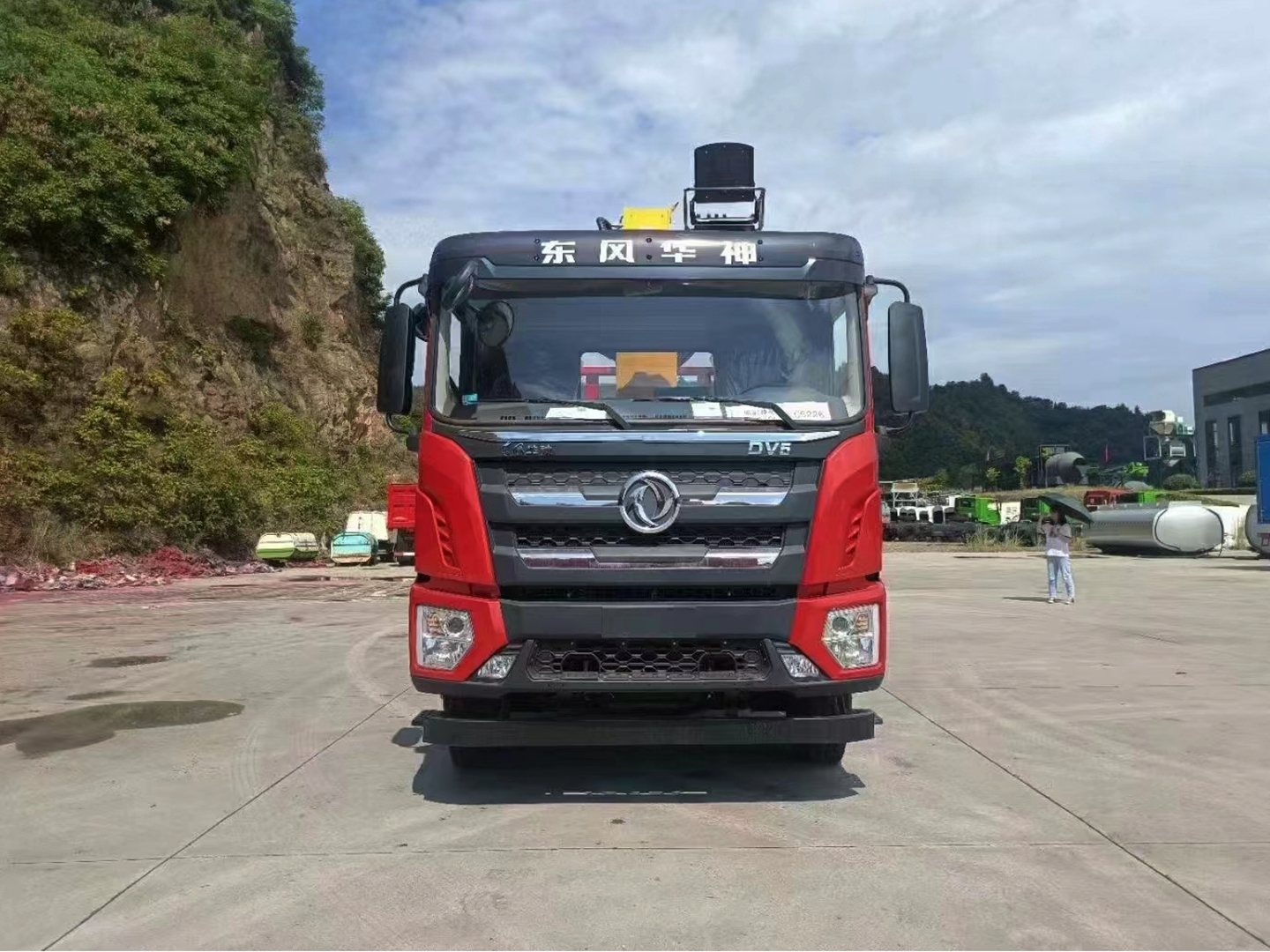 東風(fēng)華神DV5單橋隨車(chē)吊