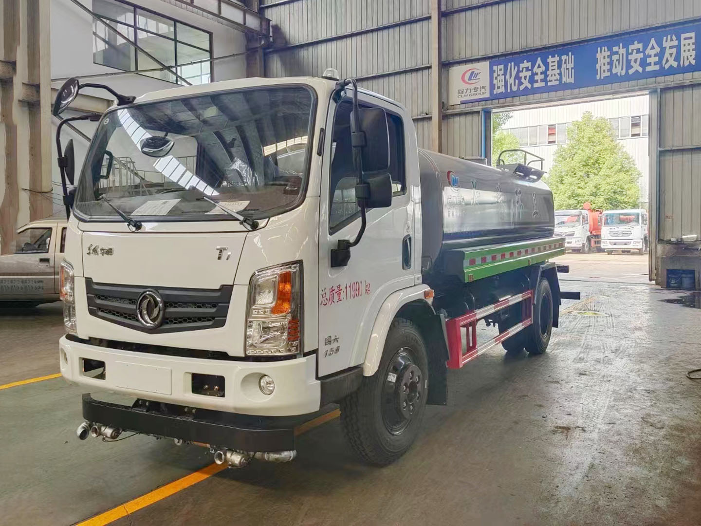 東風華神9方灑水車
