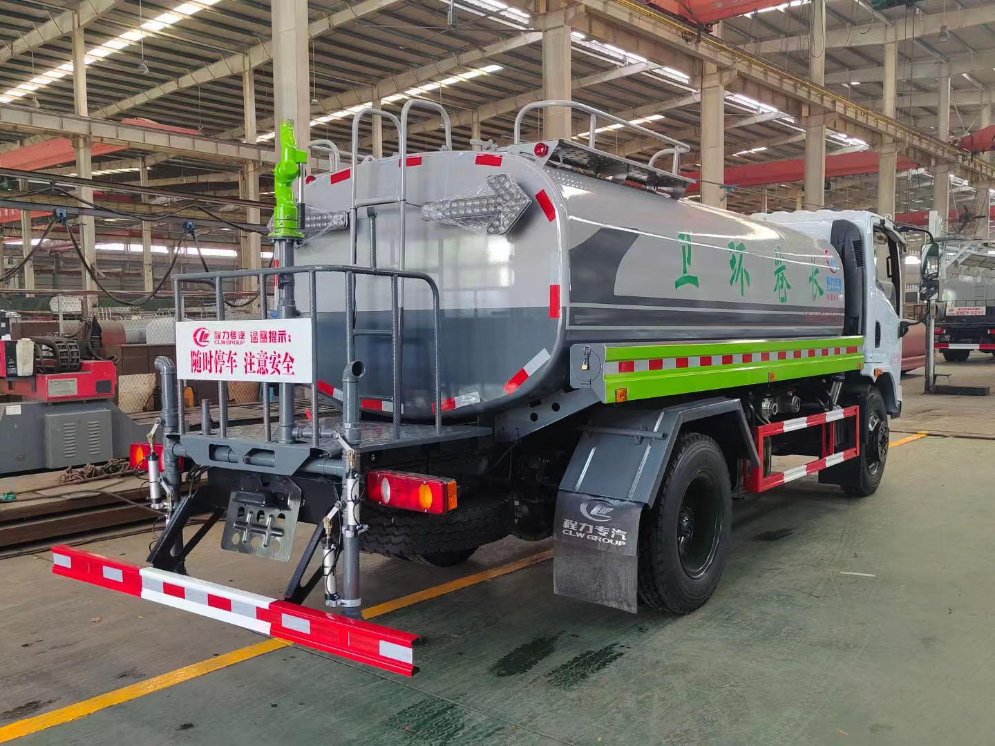 東風華神9方灑水車
