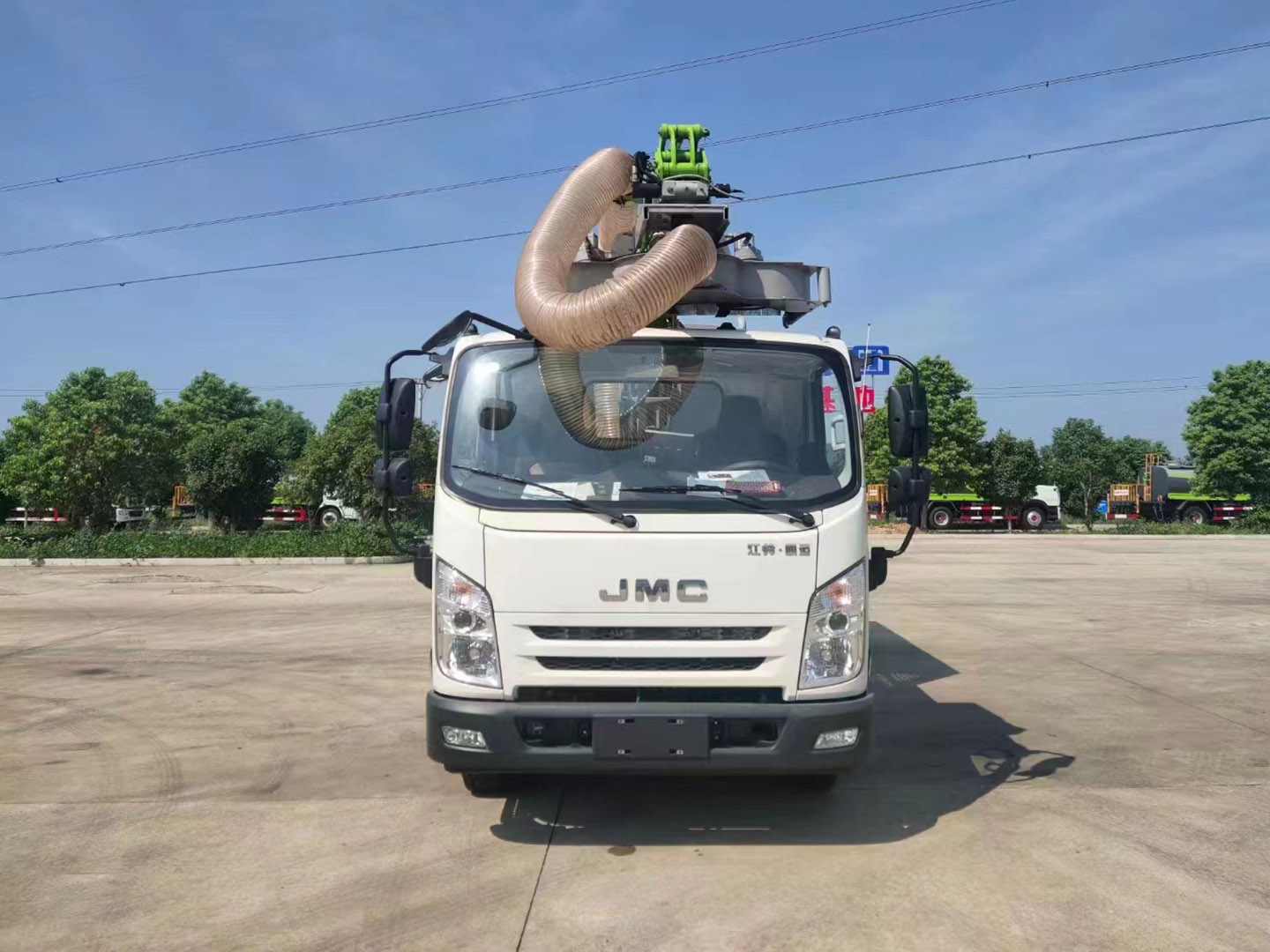 國六江鈴綠化綜合養(yǎng)護車