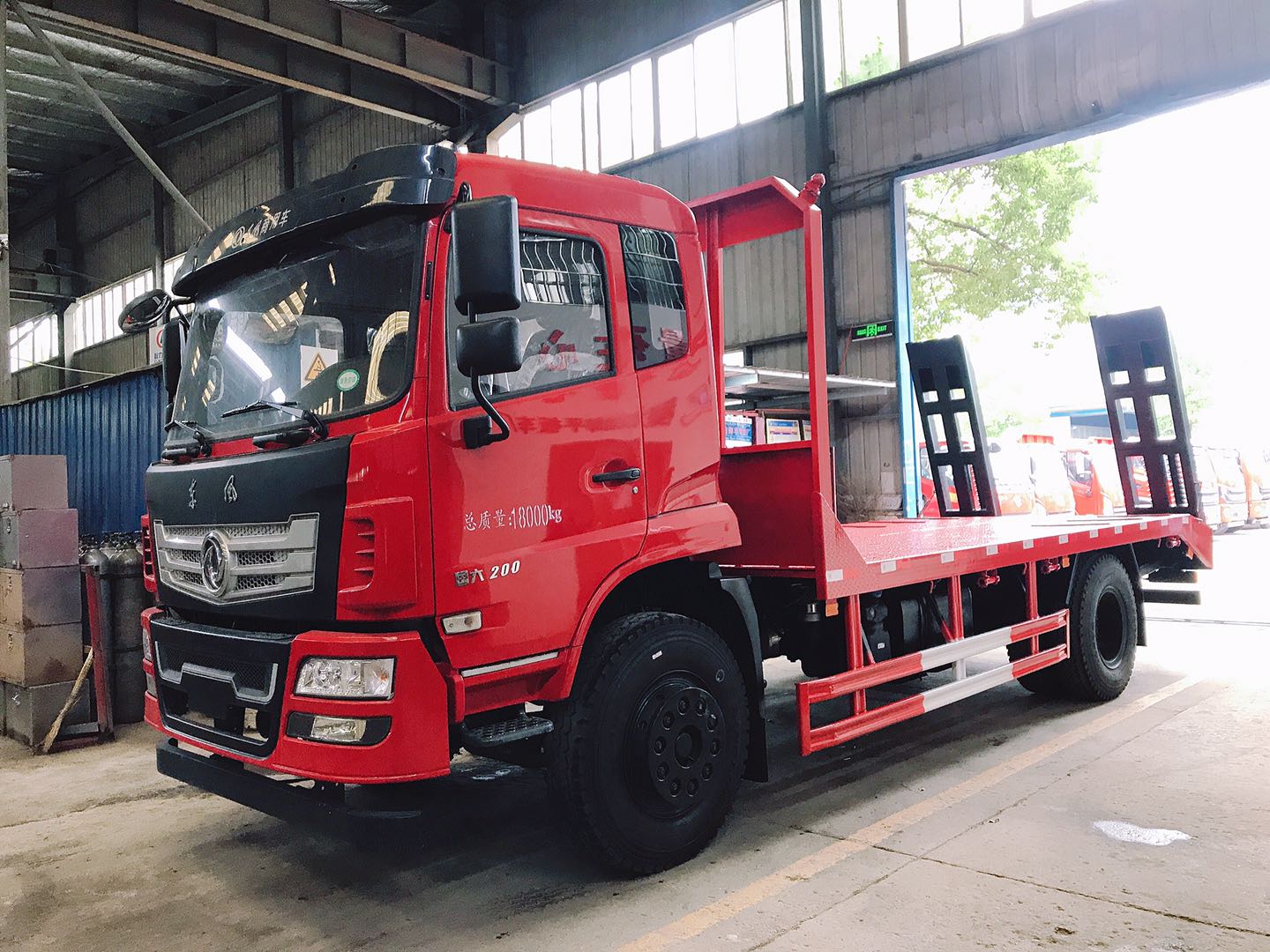 東風(fēng)D17-H單橋平板運(yùn)輸車