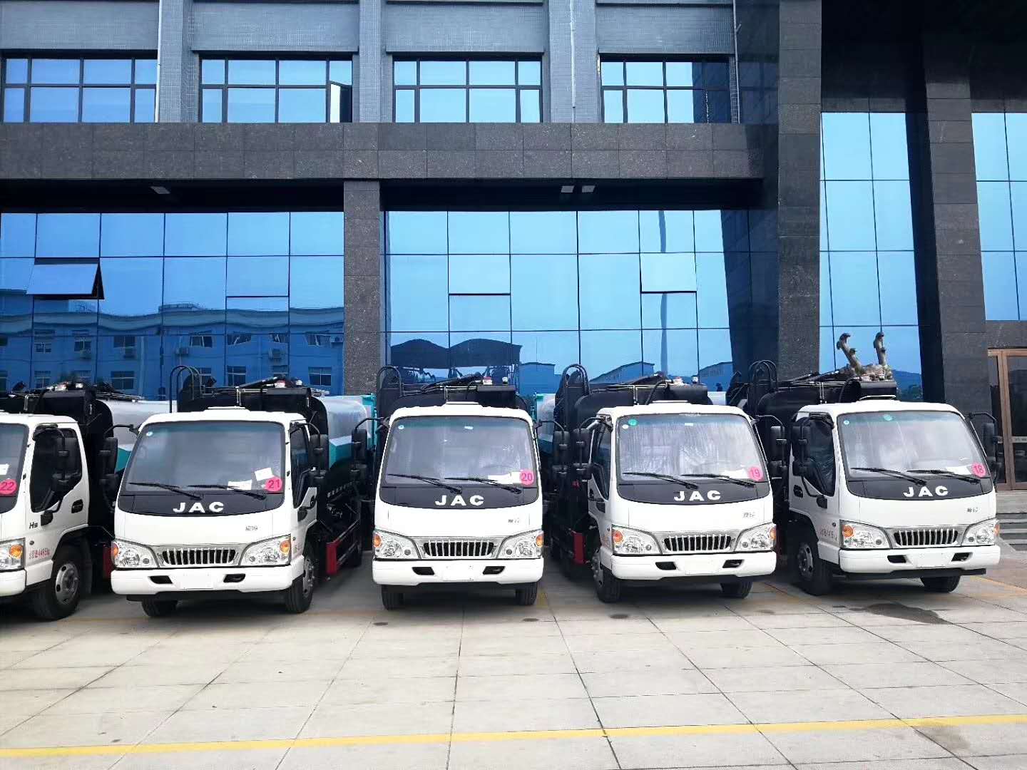 程力江淮掛桶垃圾車(chē)