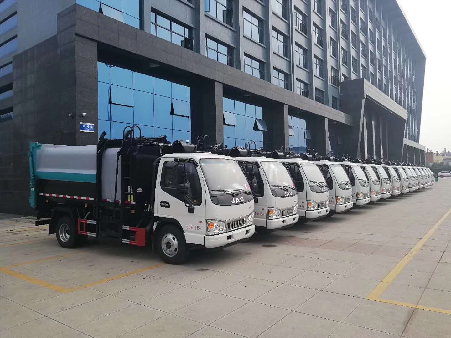 江淮掛桶垃圾車(chē)