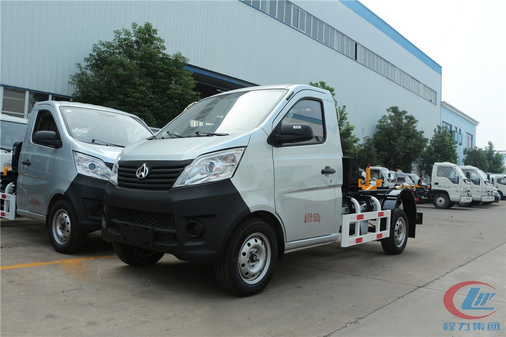 程力威長安3方車廂可卸式垃圾車側(cè)面圖